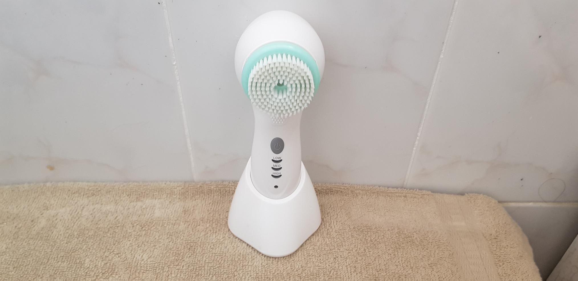 True Glow by Conair Facial Brush - Waterproof + Rechargeable customer photo 1