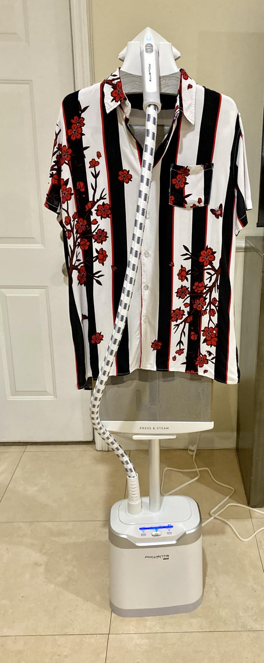Rowenta Professional Full Size Steamer for Clothes with Screen 65 Inches 1.3 Liter Capacity 1700 Watts Ironing, Fabric Steamer, Garment Steamer, Adjustable IS8440 customer photo 1