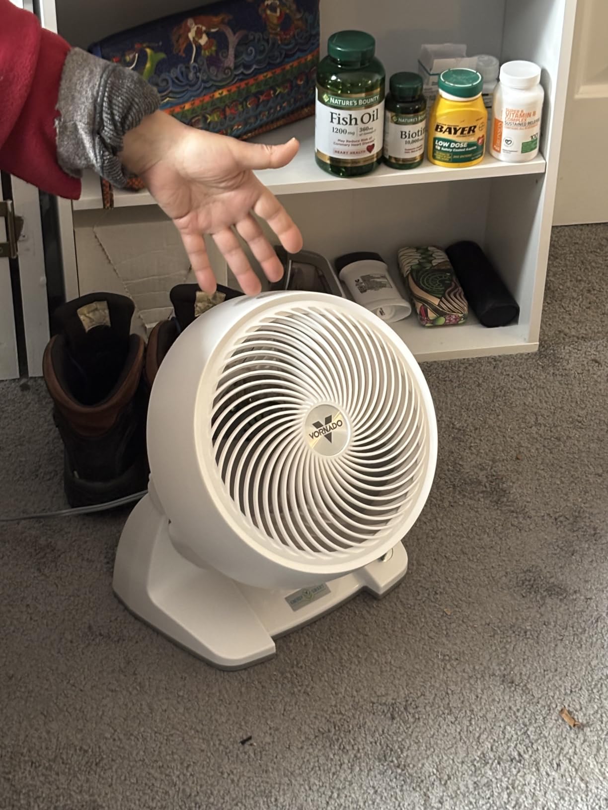 Vornado 133DC Energy Smart Compact Air Circulator with Variable Speed Control, DC Motor, Adjustable Tilt, Quiet Operation for Bedroom, Office, and Home Use, White customer photo 2