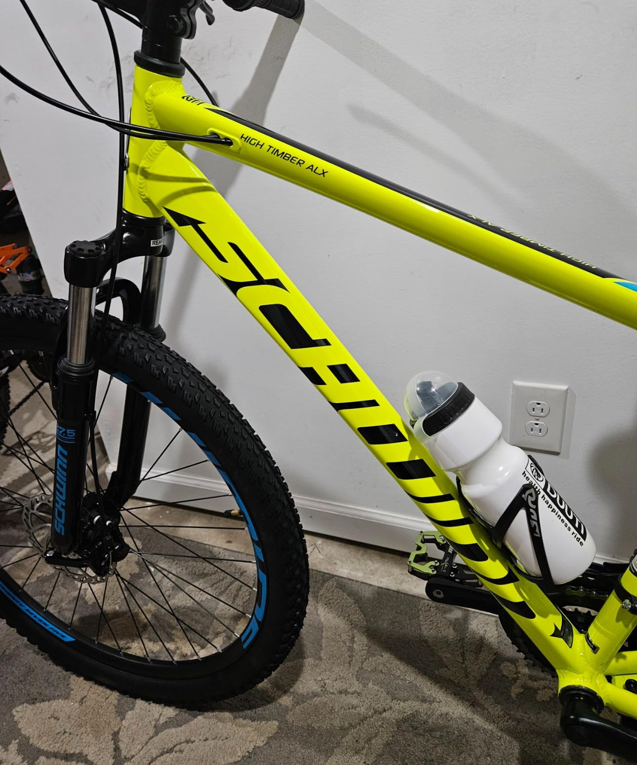 Schwinn High Timber Mountain Bike for Adult Youth Men Women, 24 to 29-Inch Wheels, 7 or 21-Speeds, Front Suspension, Aluminum and Steel Frame Options customer photo 2