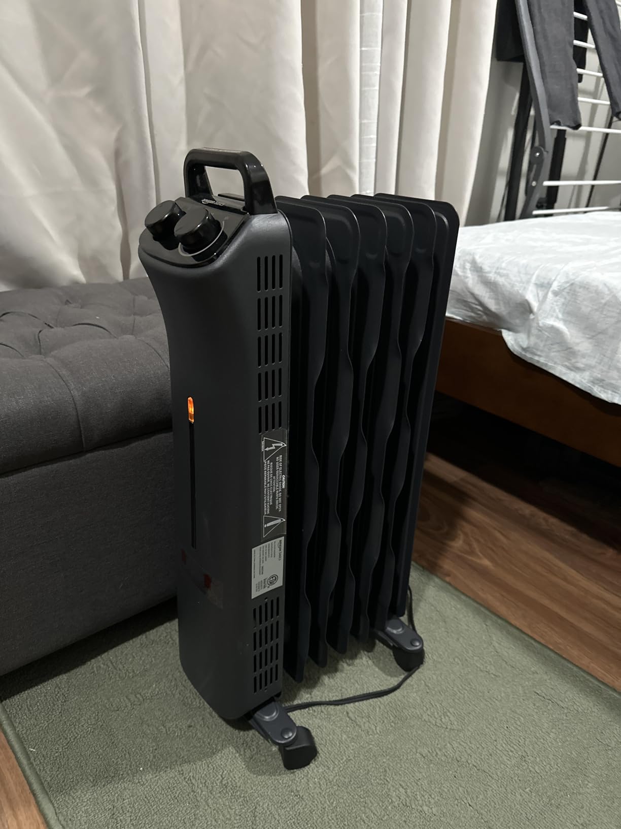 Amazon Basics Portable Oil Space Heater with Remote Control, 7 Oil-Filled Fins, Adjustable Thermostat, 3 Heat Settings, Tip-Over and Overheat Protection, ETL Safety Certificate, 1500W, Black customer photo 2