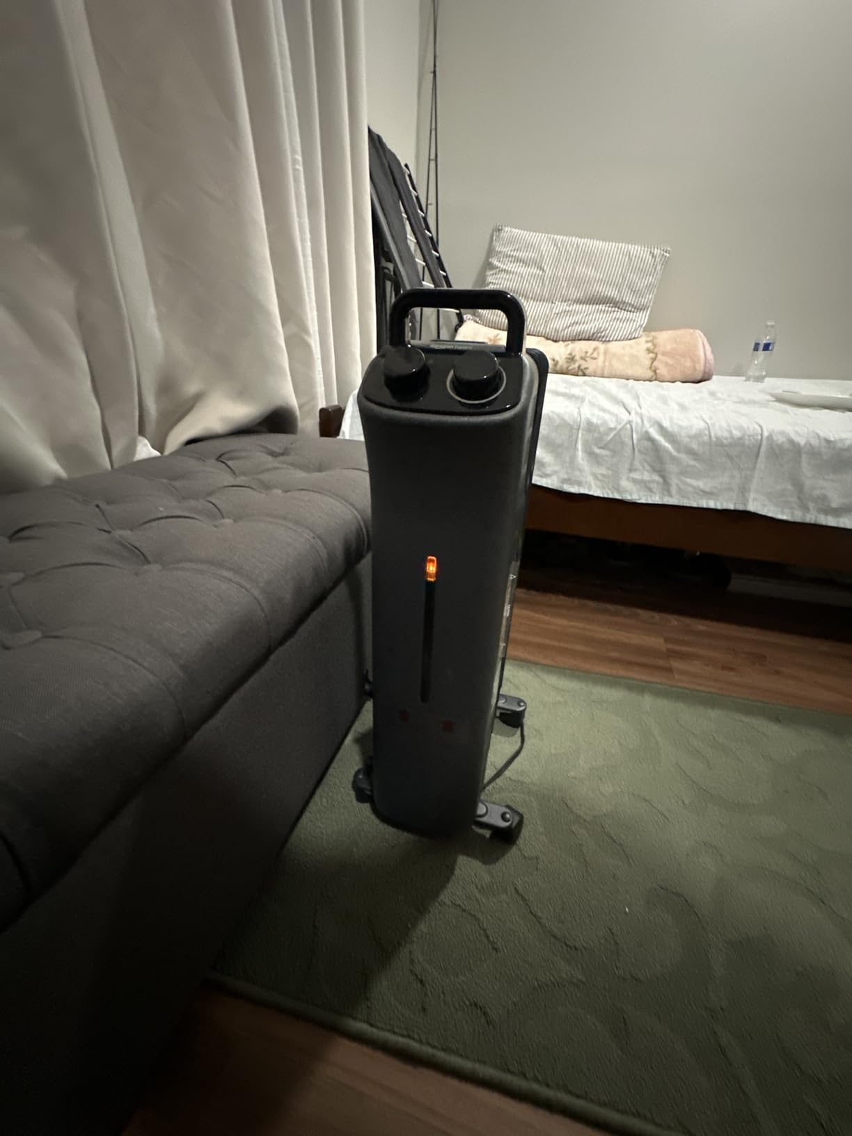 Amazon Basics Portable Oil Space Heater with 7 Oil-Filled Fins, 3 Heat Settings, Adjustable Thermostat, Tip-Over and Overheat Protection, ETL Safety Certificate, 1500W, Black customer photo 1