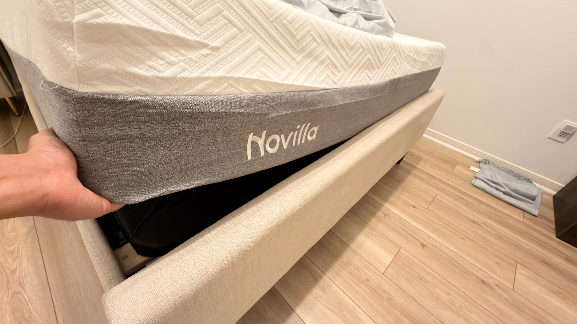 Novilla Bliss Queen Size Mattress, 12 Inch Gel Memory Foam Mattress Queen in a Box for Cool Night Sleep & Pressure Relief, Support Foam for Spine Alignment & Motion Isolation, Medium Plush Feel customer photo 1
