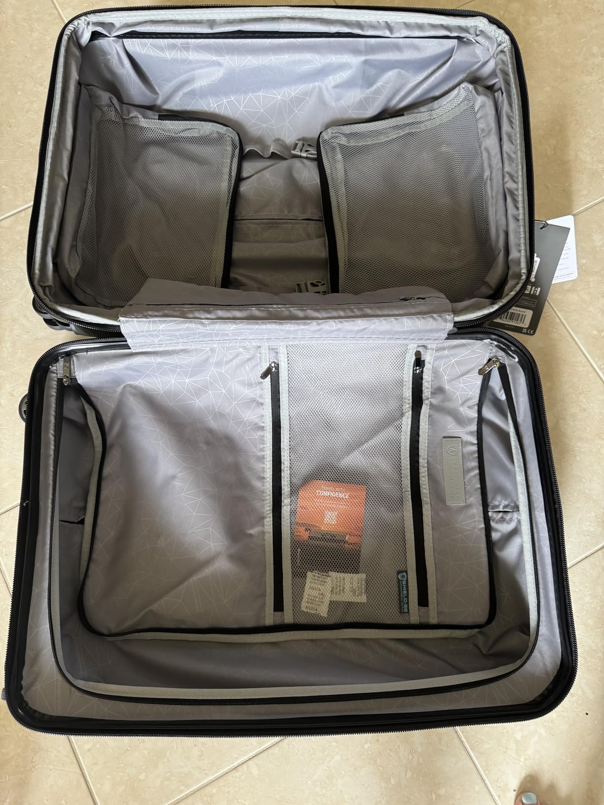 Pagosa Hardshell Expandable Luggage with Spinner Wheels, Black, 22-Inch Carry-on customer photo 2