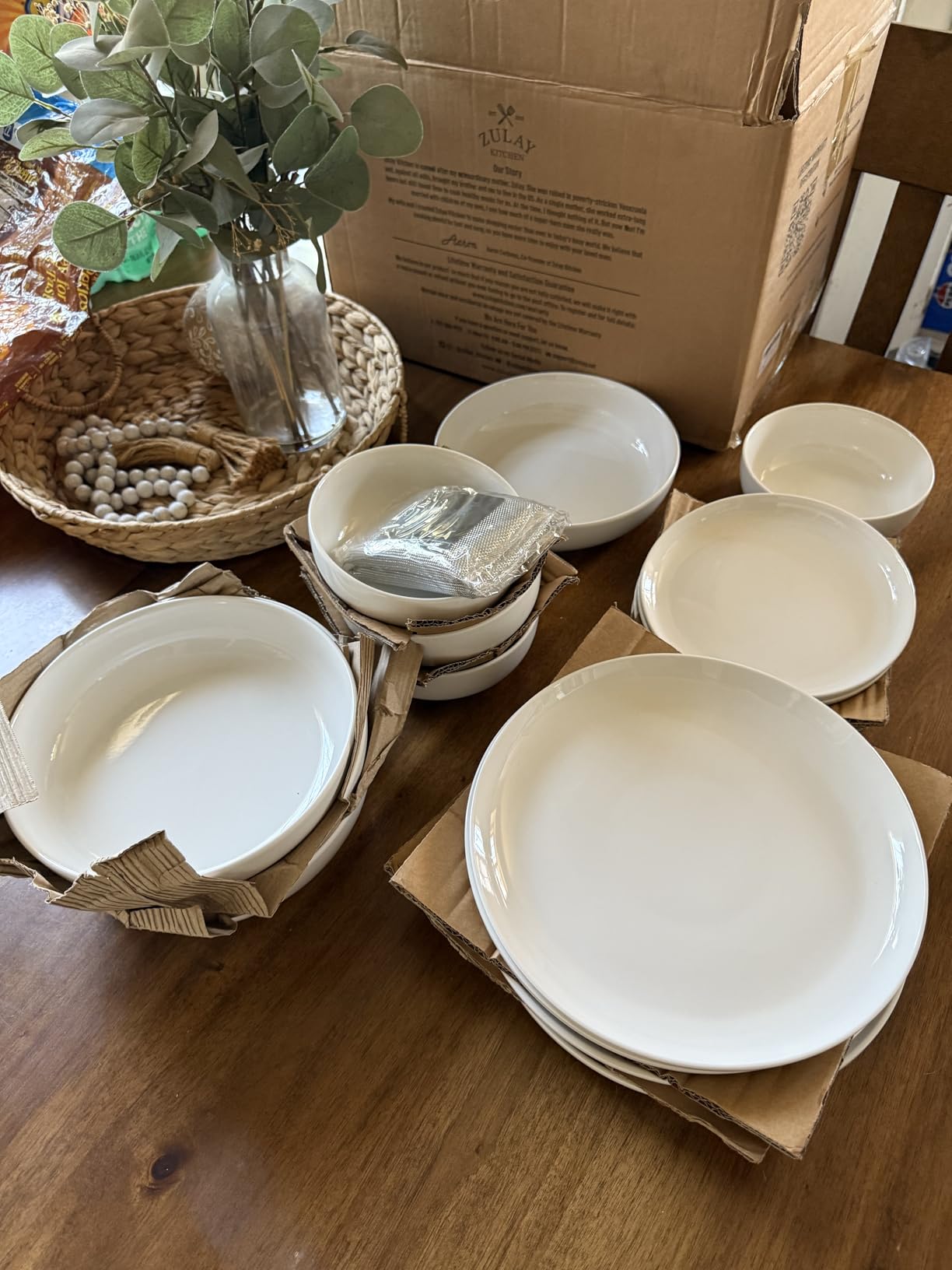 Zulay Kitchen Luna Plates and Bowls Sets, 16 Piece Modern Porcelain Dish Set for 4, Chip and Scratch Resistant Square Dinnerware Set, Microwave and Dishwasher Safe, Pearl White customer photo 2
