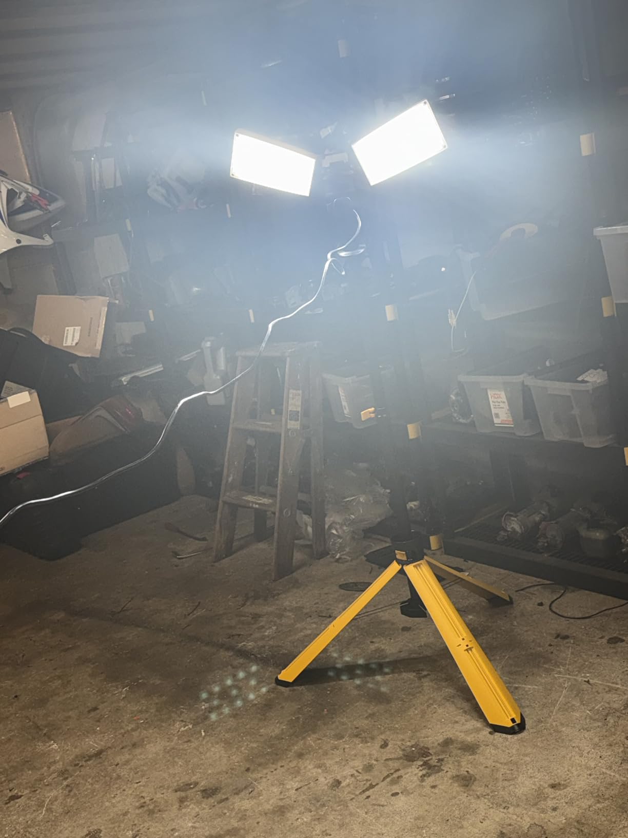 LUTEC 6290Pro 15000 Lumen 105 Watt Dual-Head LED Work Light with Telescoping Tripod, Rotating Waterproof Lamps and 8 Ft 3-Prong Power Cord customer photo 1