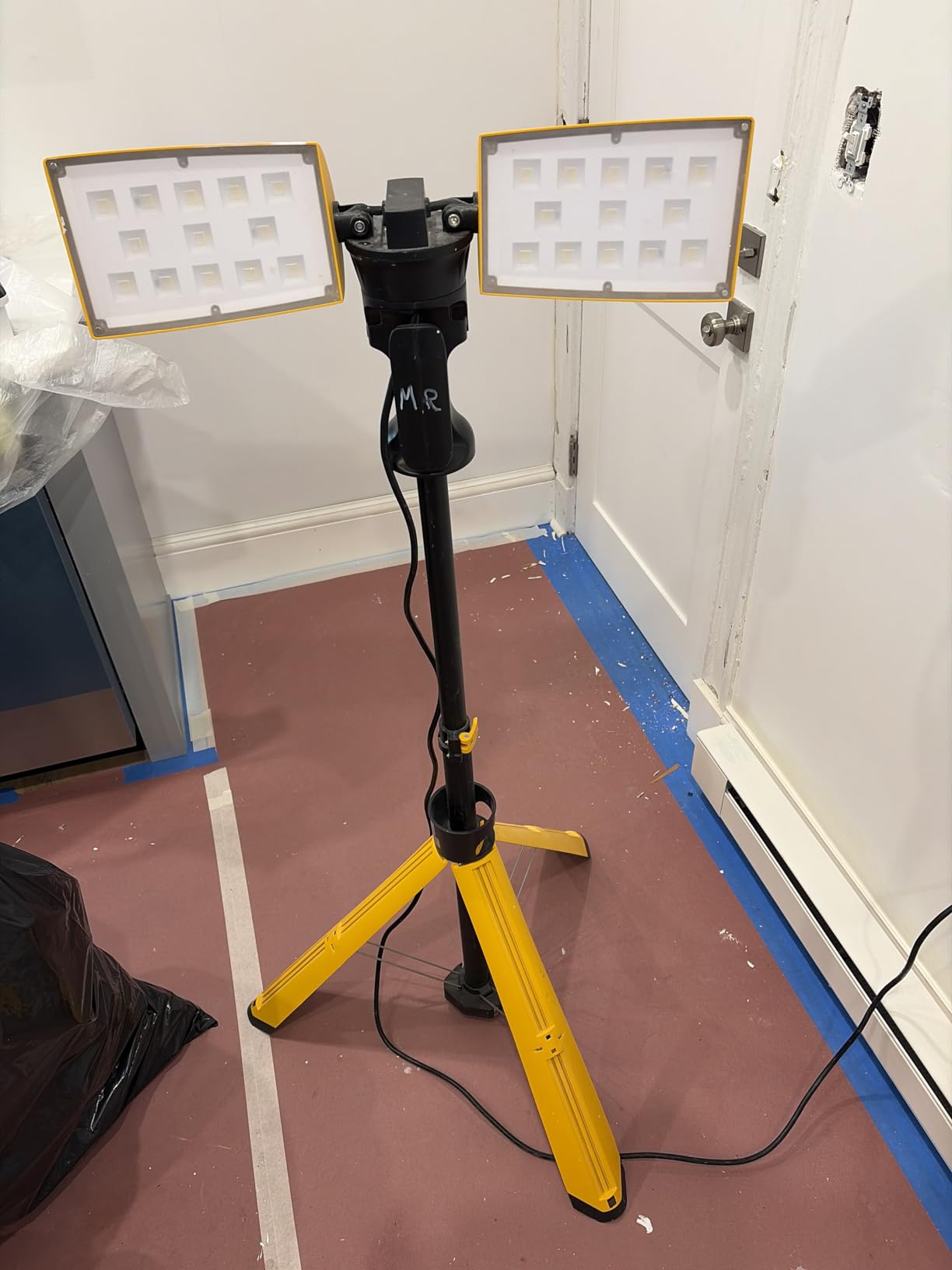 LUTEC 6290Pro 15000 Lumen 105 Watt Dual-Head LED Work Light with Telescoping Tripod, Rotating Waterproof Lamps and 8 Ft 3-Prong Power Cord customer photo 2