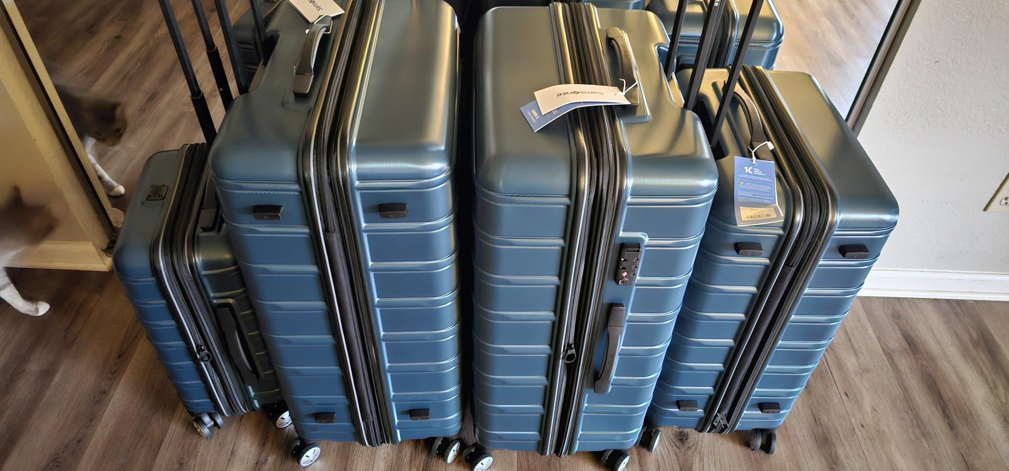 Samsonite Omni 2 Hardside 3 Piece Set - Includes Global Carry-On, Medium, & Large Checked Suitcases - 360 Dual Spinner Wheels - Integrated TSA Lock & Expansion - Amazon Exclusive - Artic Silver customer photo 1