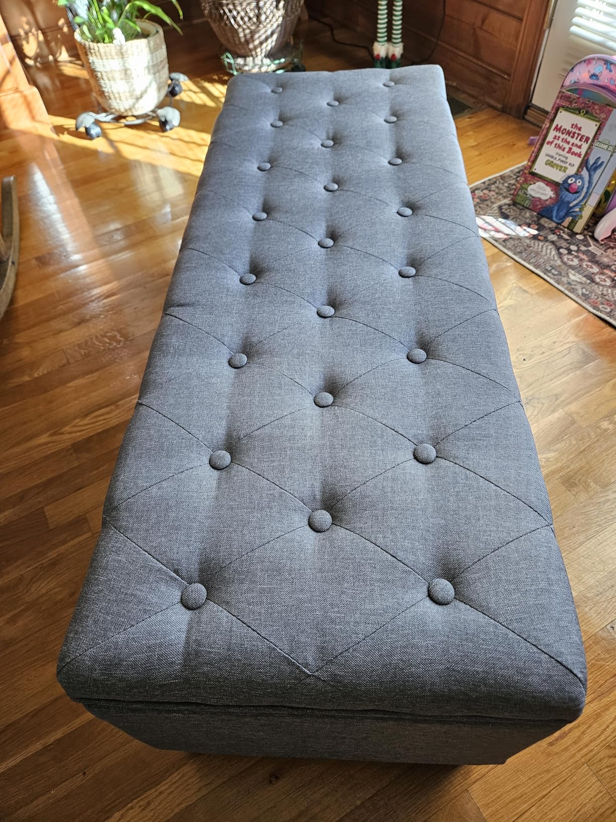 SONGMICS Storage Ottoman, Storage Bench, Tufted Entryway Bedroom Bench, 17.7 x 46.5 x 17.7 Inches, Hinges Easy Lid Operation, Wooden Legs, Linen-Look Cover, Loads 330 lb, Light Gray ULOM070G02 customer photo 1