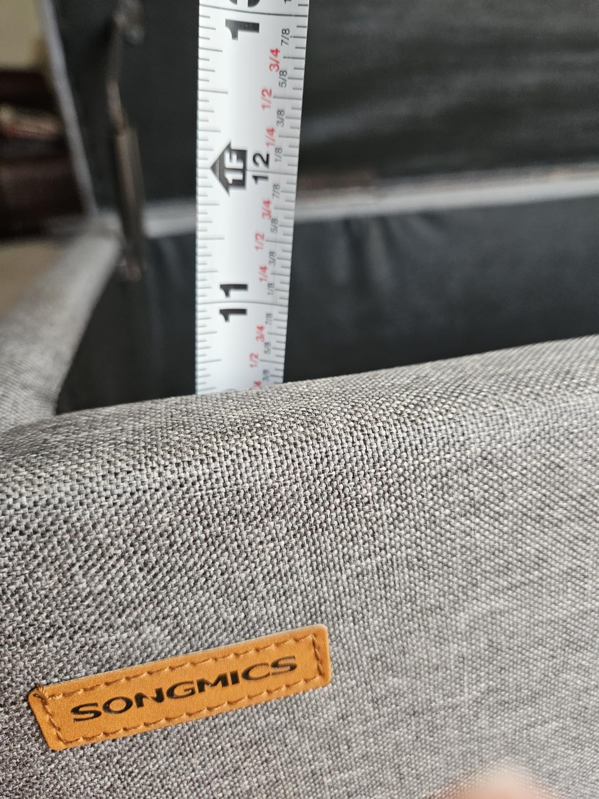 SONGMICS Storage Ottoman, Storage Bench, Tufted Entryway Bedroom Bench, 17.7 x 46.5 x 17.7 Inches, Hinges Easy Lid Operation, Wooden Legs, Linen-Look Cover, Loads 330 lb, Light Gray ULOM070G02 customer photo 2