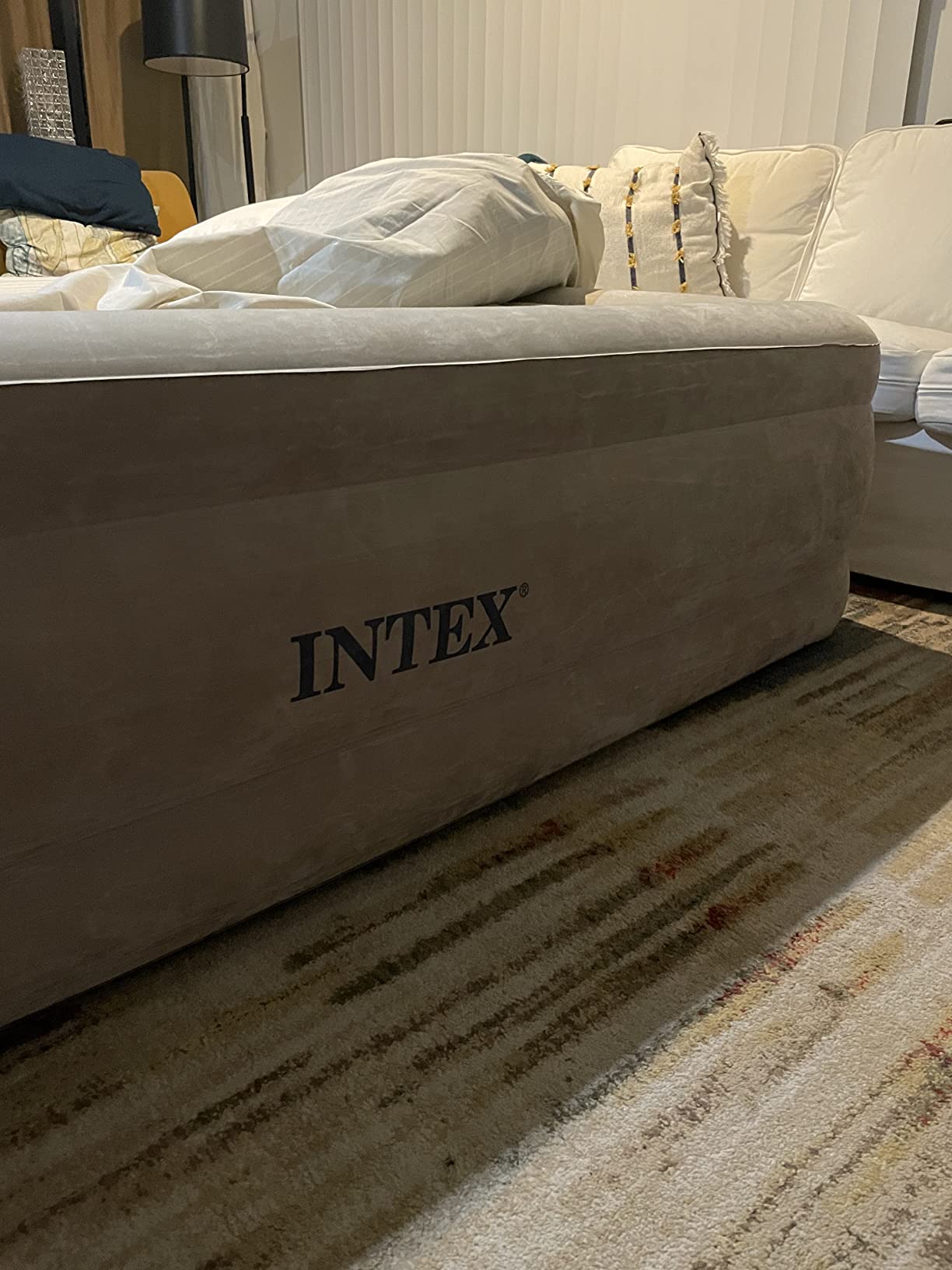 INTEX Dura-Beam Deluxe Ultra Plush Air Mattress - Fiber-Tech, Built-in Electric Pump, 18in Bed Height, 600lb Weight Capacity, Queen Size customer photo 1