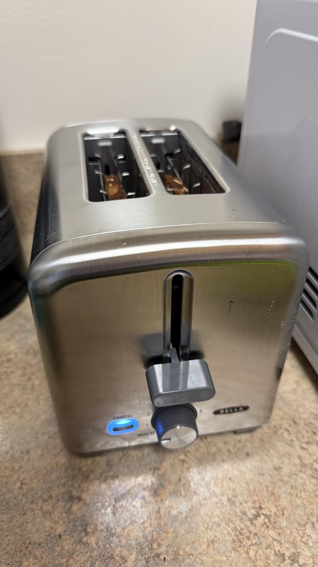 bella Stainless Steel 2 Slice Toaster with Extra Wide Slots & Removable Crumb Tray - 6 Browning Options, Auto Shut Off & Reheat Function customer photo 1