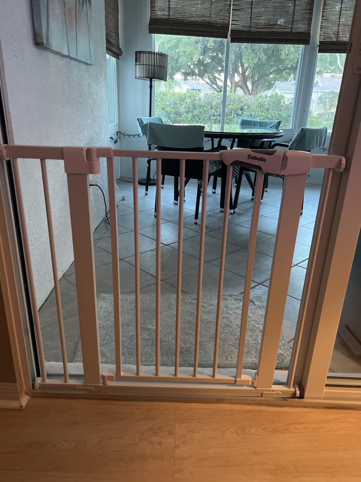 BABELIO Safety Gate Door Fits for Stairs, Narrow and Wide Doorways with Auto Close, Easy Install, No Drilling, Pressure Mounted for Baby, Child, Pets, Dog/Puppy, 26''-40'', White customer photo 2