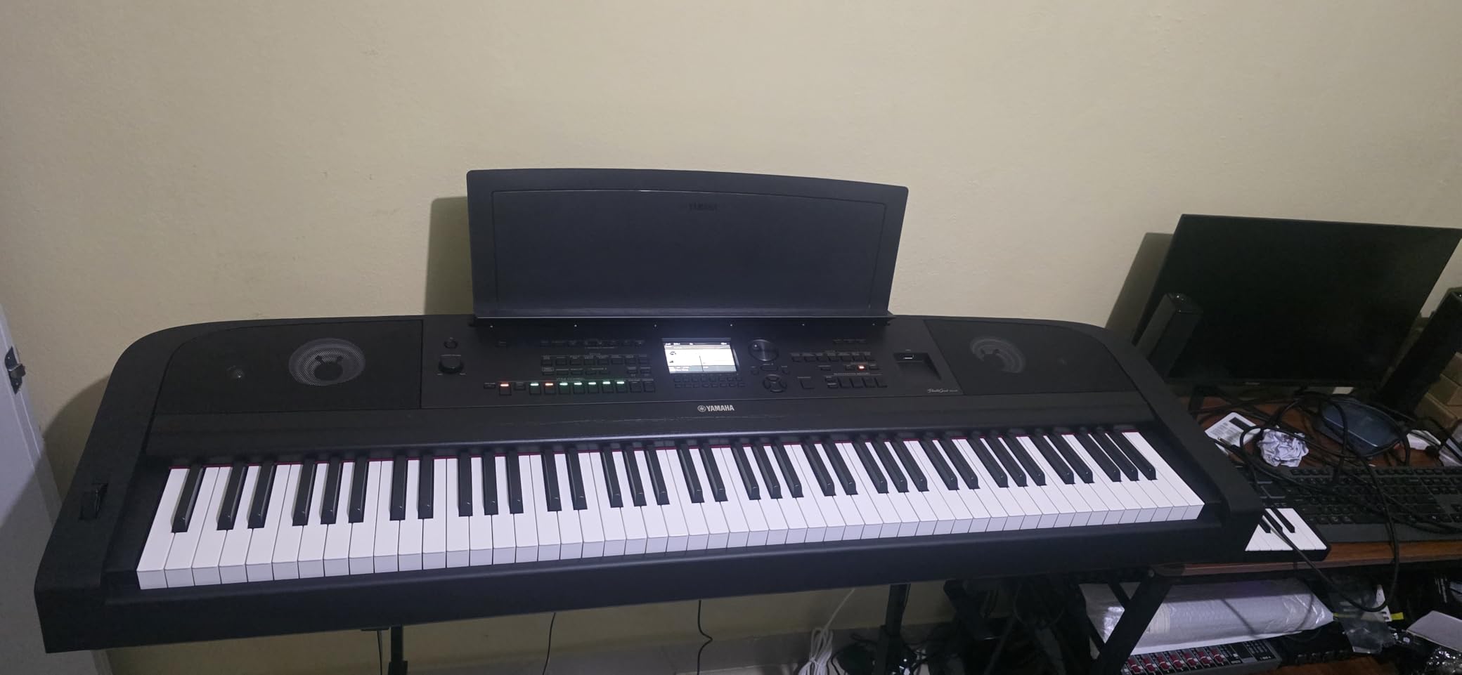 Yamaha DGX-670B 88-Key Weighted Digital Piano with Sustain Foot Switch and Music Rest, Black customer photo 2