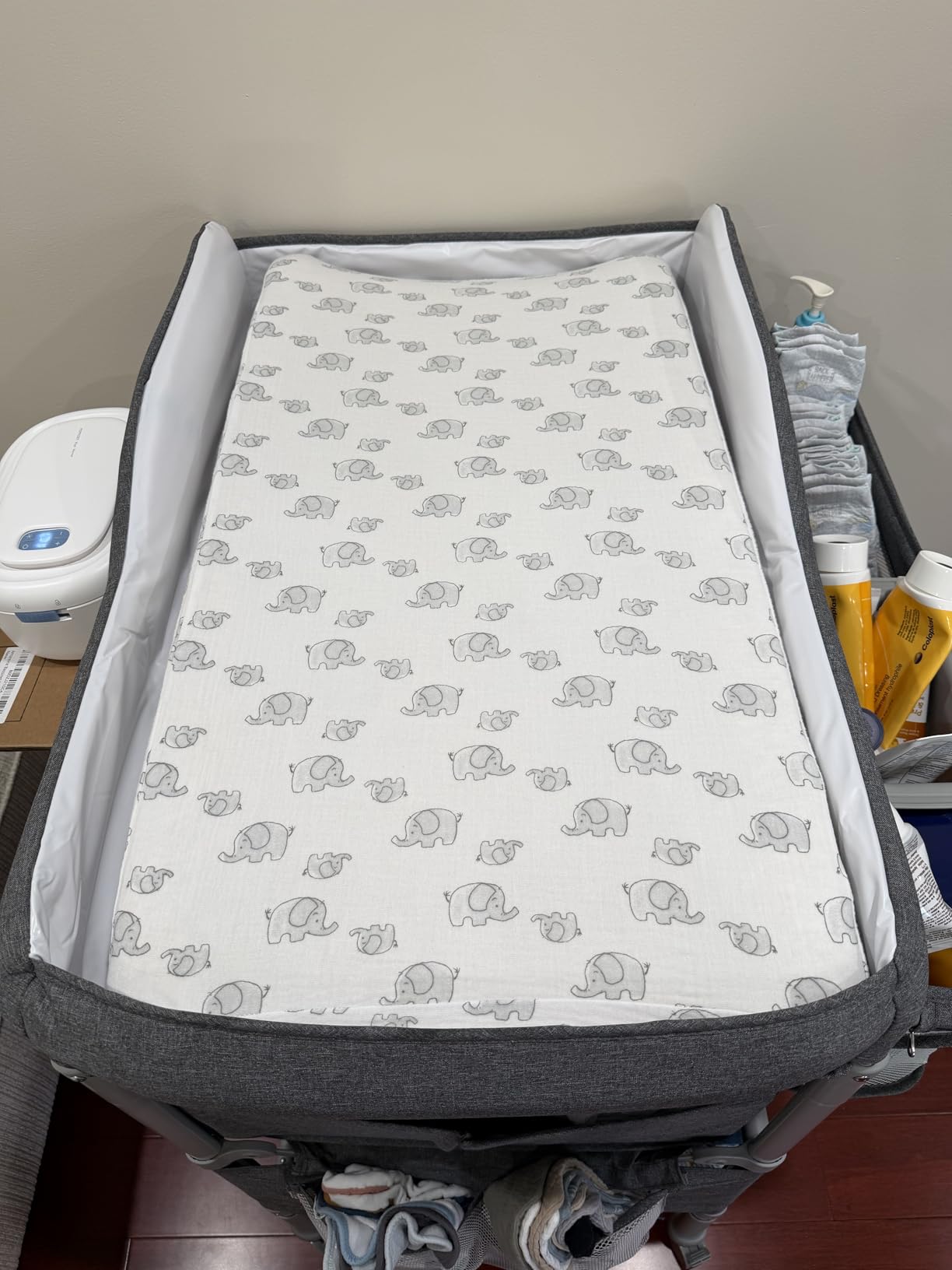Sweeby Portable Baby Changing Table, Foldable Diaper Changing Station with Waterproof Pad customer photo 1
