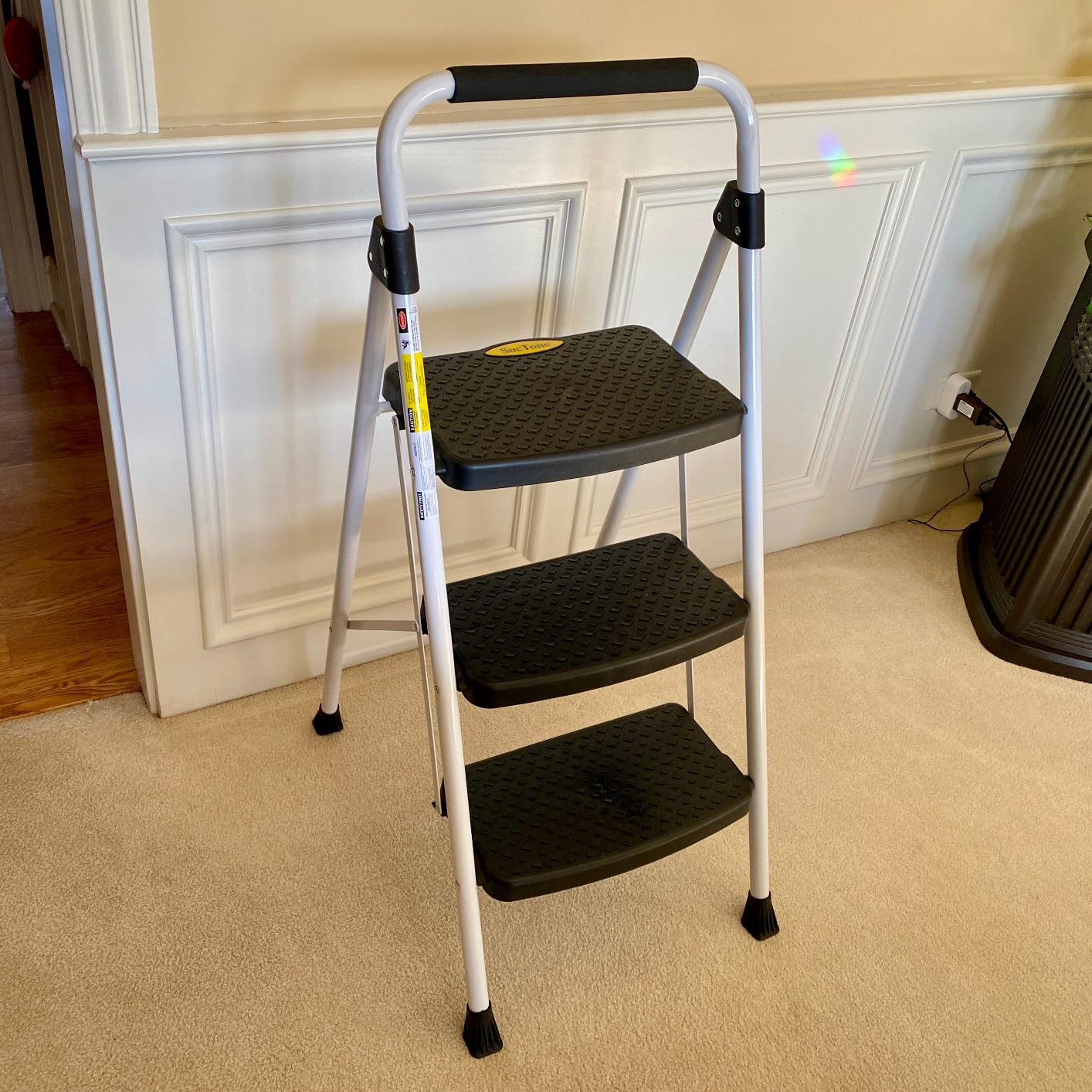 SocTone 3 Step Ladder, Folding Step Stool for Adults with Handle, Lightweight, Perfect for Kitchen & Household, 500lbs Capacity Sturdy Steel Ladder customer photo 2