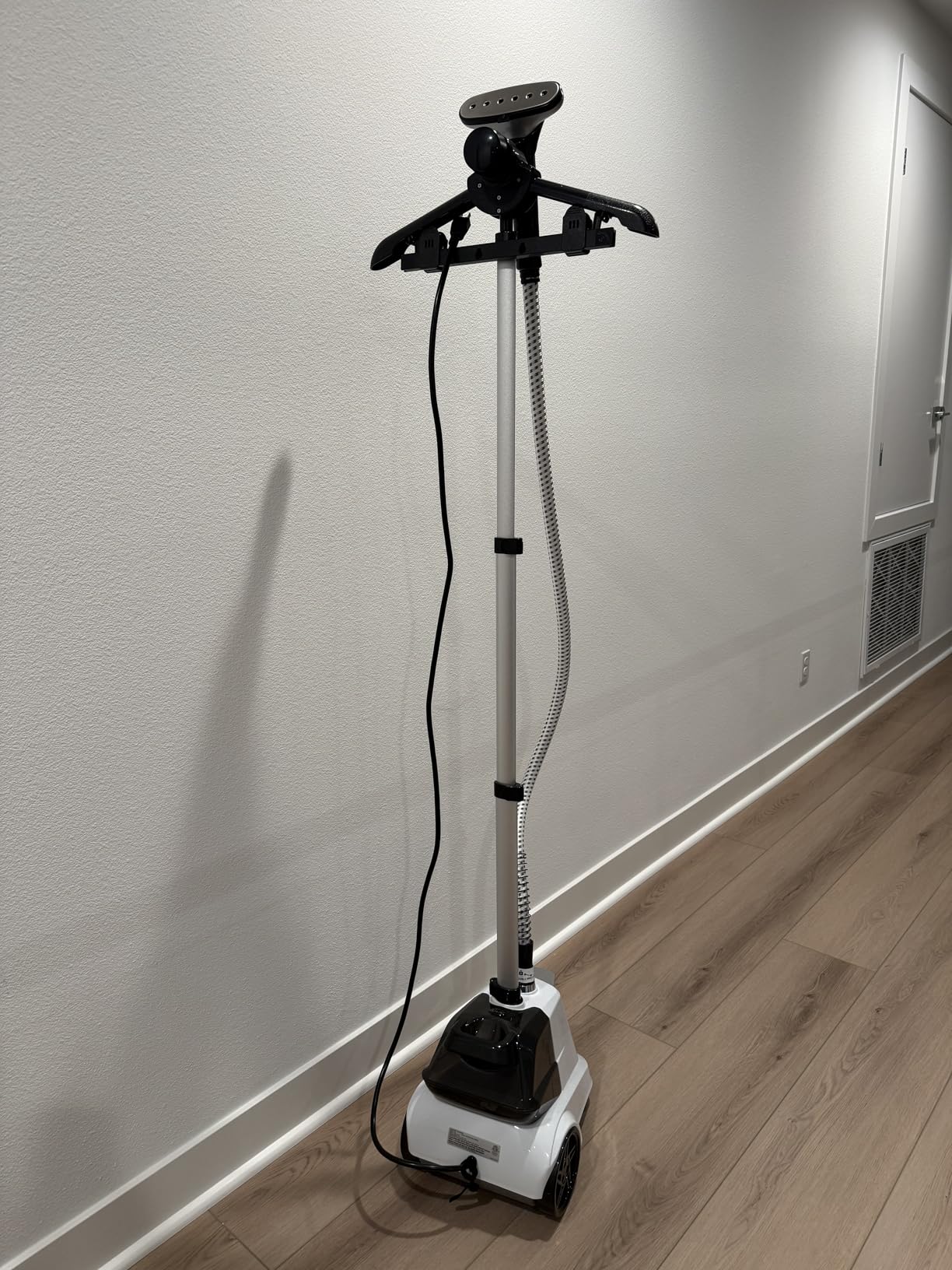 SALAV Heavy Duty Commercial Full-Size Garment Steamer with Foot Pedals and Extra Large 3L (101.5 oz) Water Tank, 1800 watts of Powerful Steam (Navy) customer photo 2