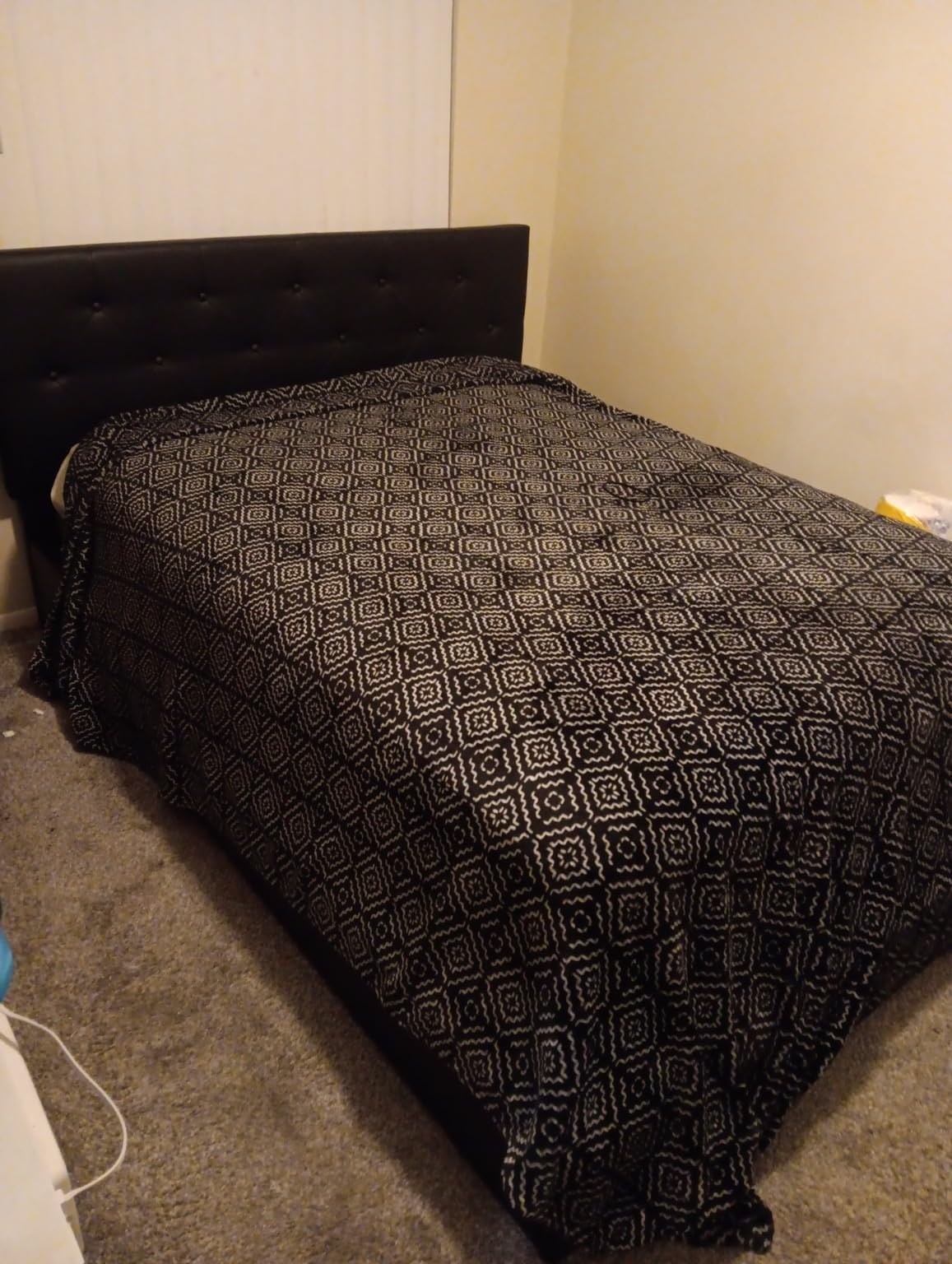 Yaheetech Queen Bed Frame Upholstered Bed Frame with Adjustable Diamond Button-Tufted Headboard, 3 Drawers Storage, Queen Platform Bed, Strong Wooden Slats, Black customer photo 2