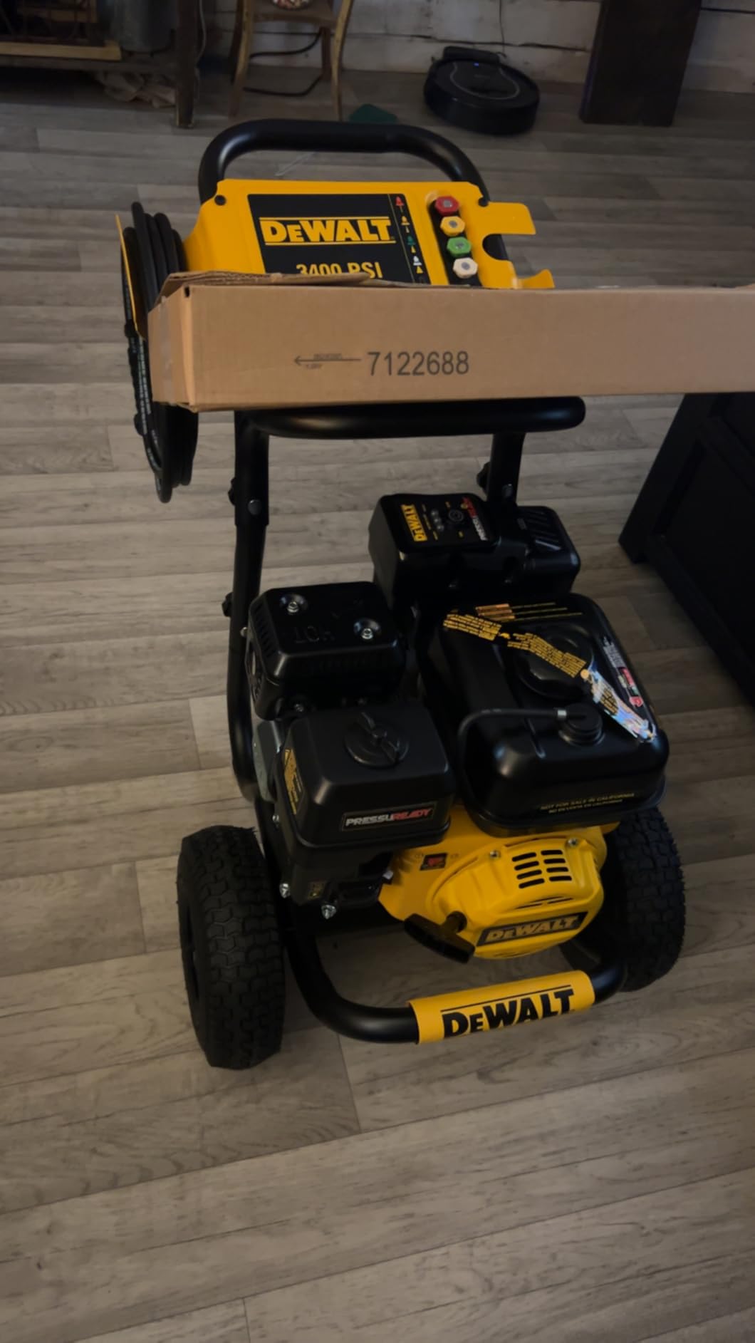 DeWalt 3300 PSI Gas Pressure Washer, 5 Nozzles, Spray Gun, Wand, 25-ft. Hose, DXPW3300-S, 49-State customer photo 1
