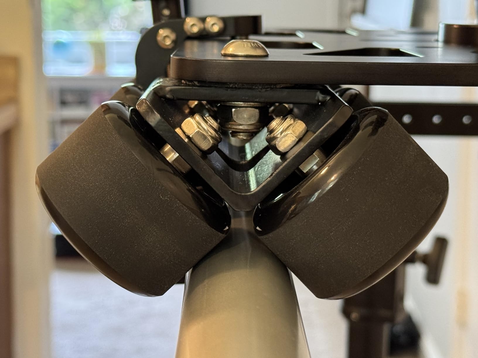 PROAIM Breeza Aluminum Camera Dolly Slider with Track Ends, 100kg/220lb Payload, CNC Aluminum Slider with 16-Wheel Floating Trucks customer photo 1