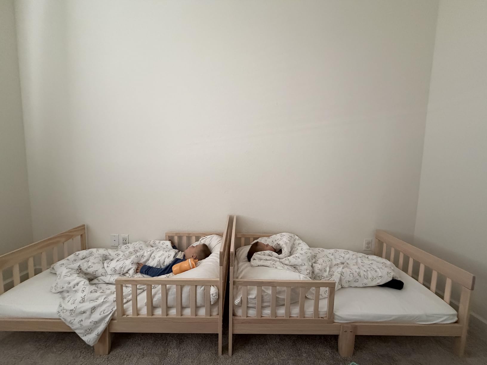 Dream On Me Finn Toddler Bed, Low Floor Wooden Bed, Side Safety Bed Rails, GREENGUARD Gold & BSA Certified, Non-Toxic Paint Finish, New Zealand Pinewood - Vintage White Oak customer photo 1