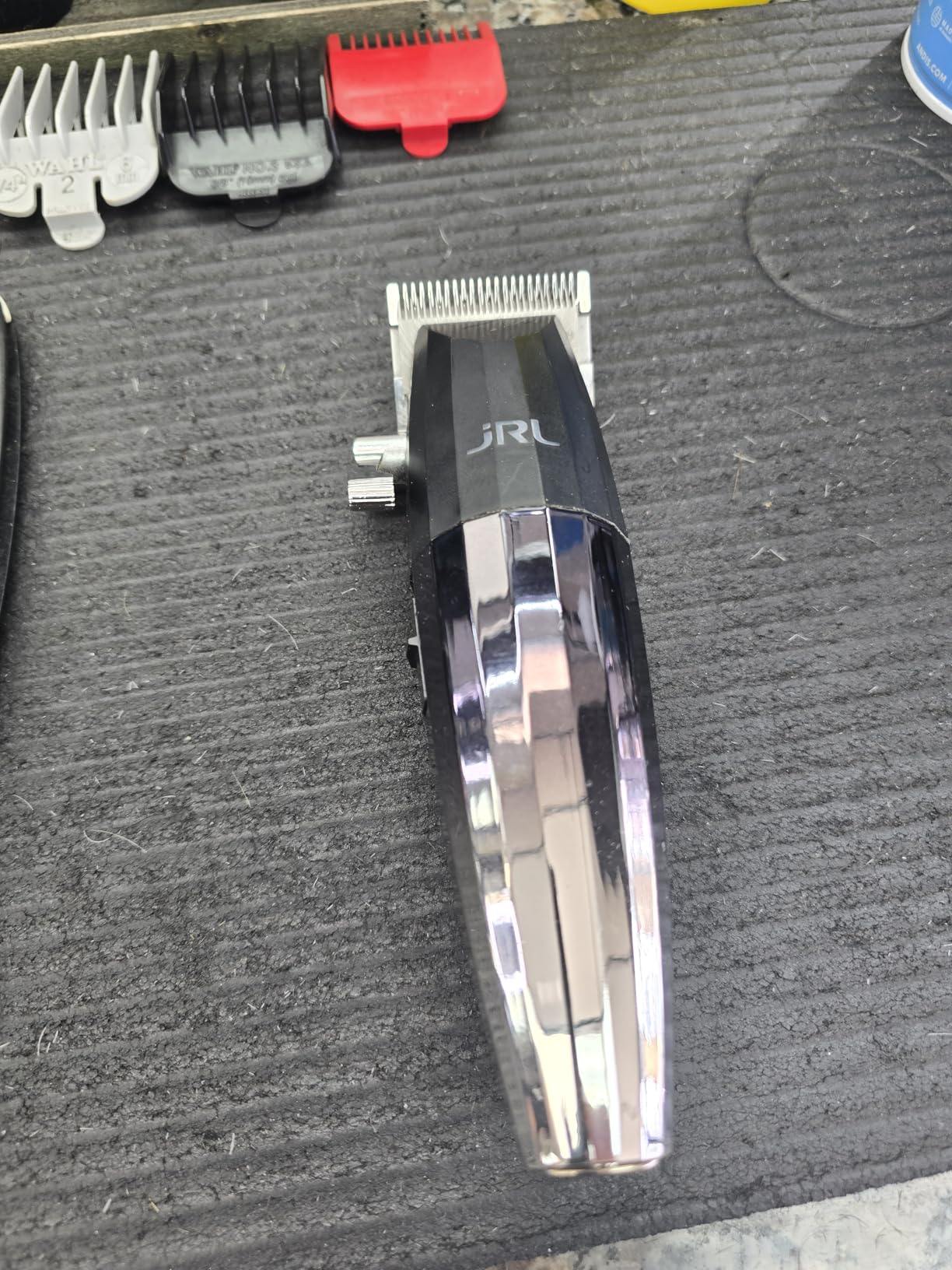 JRL Professional FreshFade 2020C Barber Hair Clipper, No More Pull Smart-Clip Fade Control for Precise Head Hair Fades All Day, Silver/Black customer photo 2