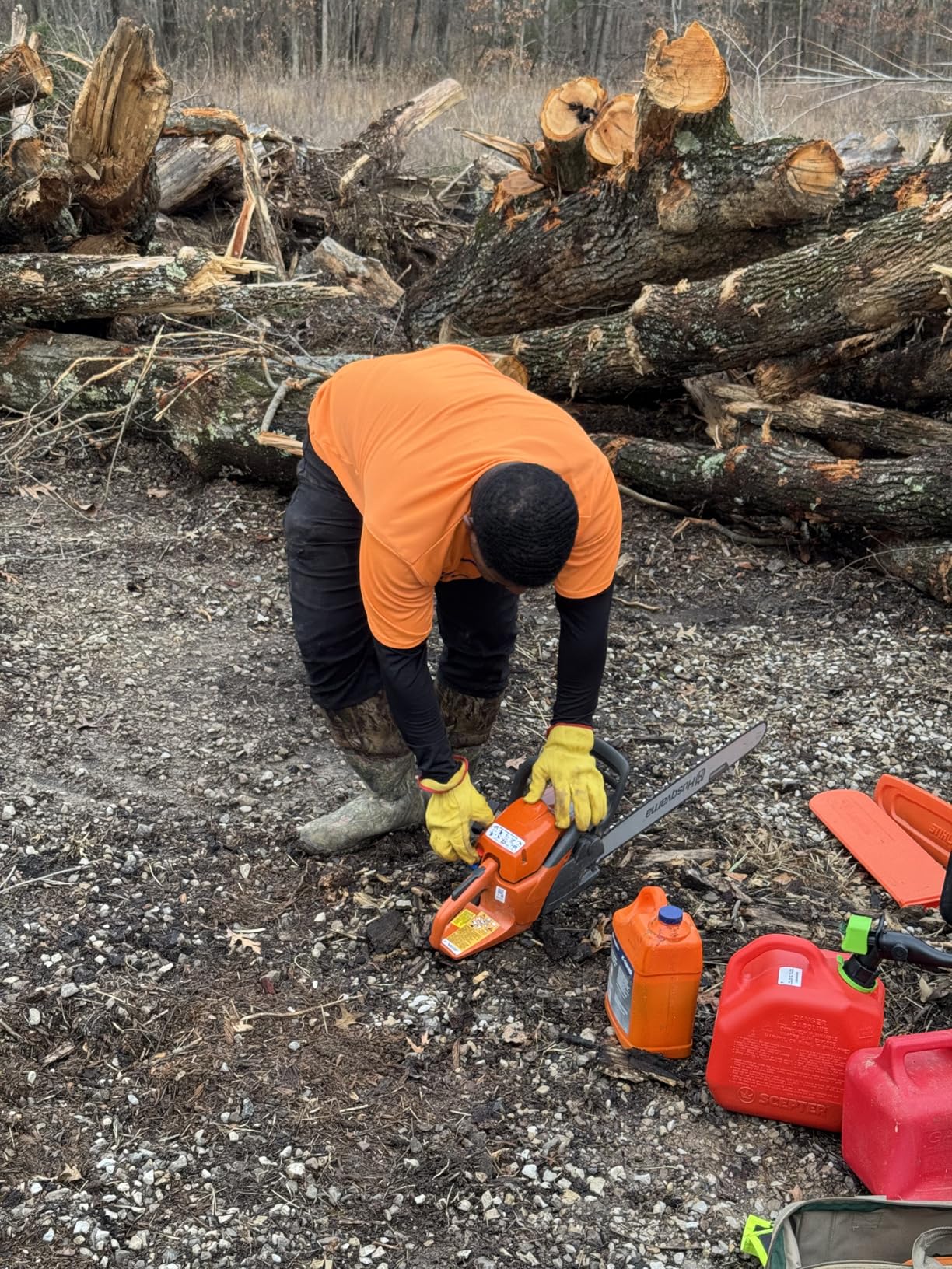 Husqvarna 460 Rancher Gas Powered Chainsaw, 60.3-cc 3.6-HP, 2-Cycle X-Torq Engine, 24 Inch Chainsaw with Automatic Adjustable Oil Pump, For Wood Cutting, Tree Trimming and Land Clearing, Gifts For Men customer photo 2