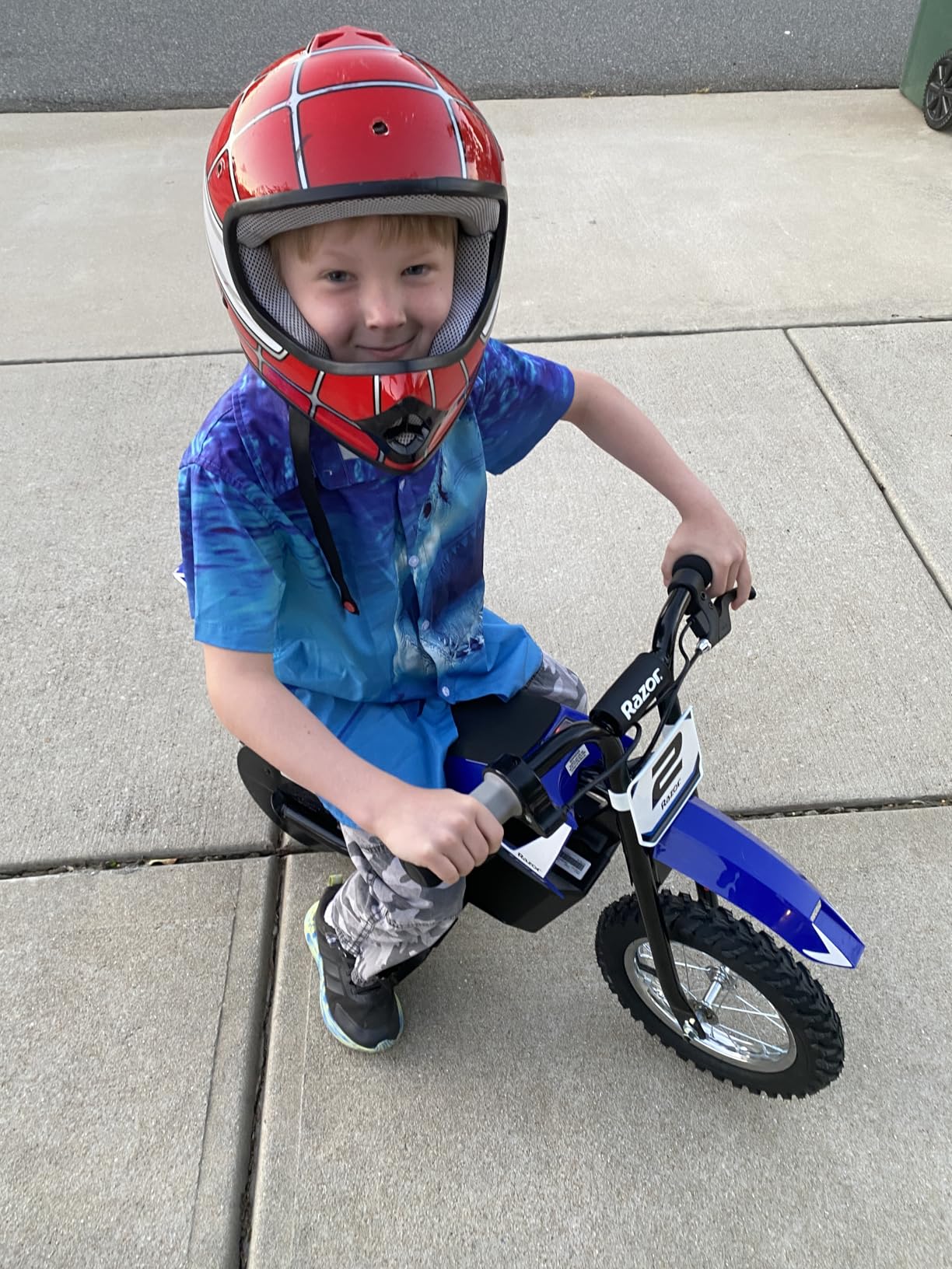 Razor MX125 Dirt Rocket Electric-Powered Bike with Authentic Motocross Geometry, Rear-Wheel Drive, 100-watt, high-Torque, Chain-Driven Motor, for Kids 7+ customer photo 1