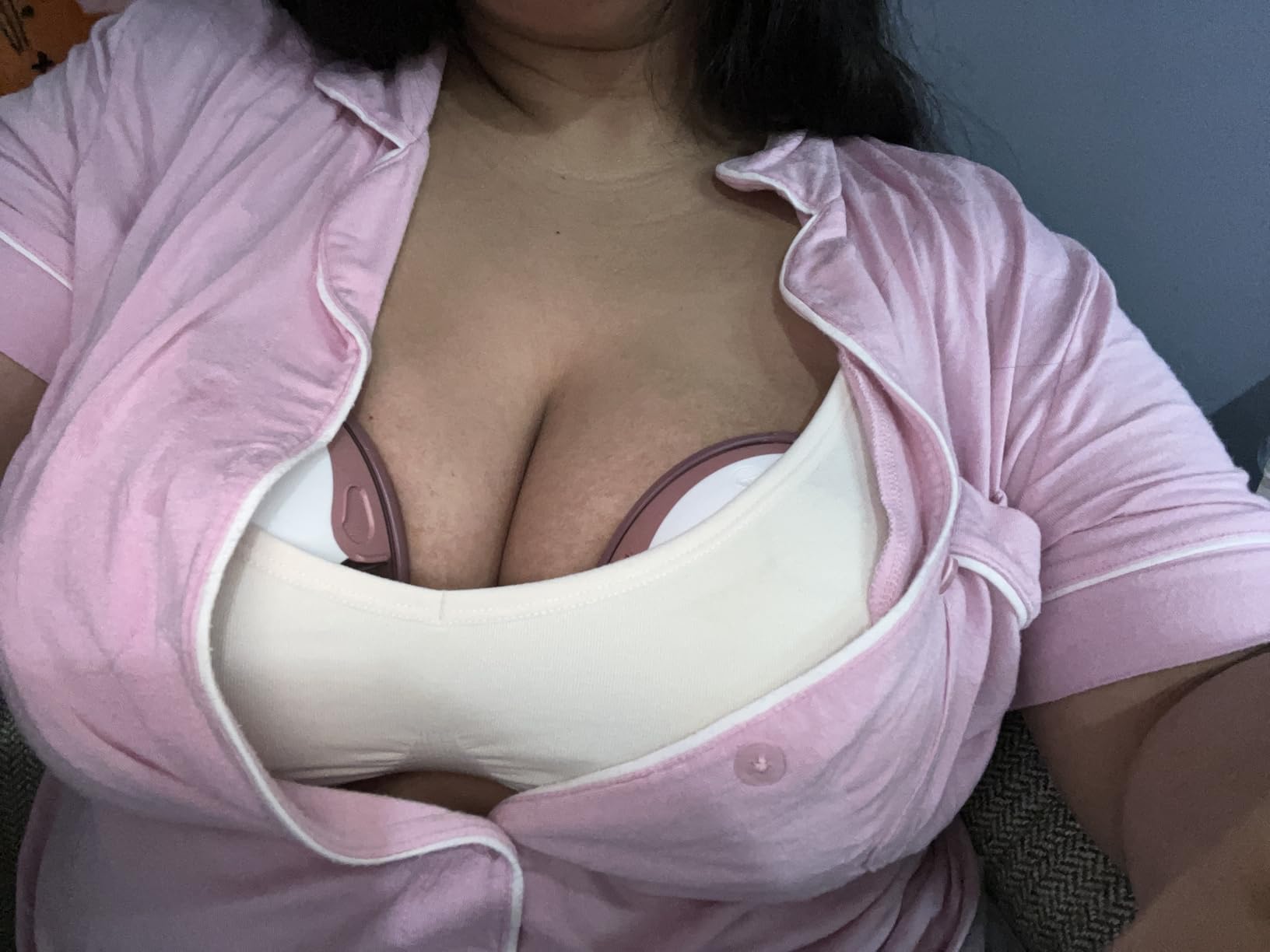 Momcozy Breast Pump Hands Free Mobile Style M6, Wearable Electric Breast Pump, DoubleFit Flange, 3 Modes 9 Levels, 2 Pack customer photo 2