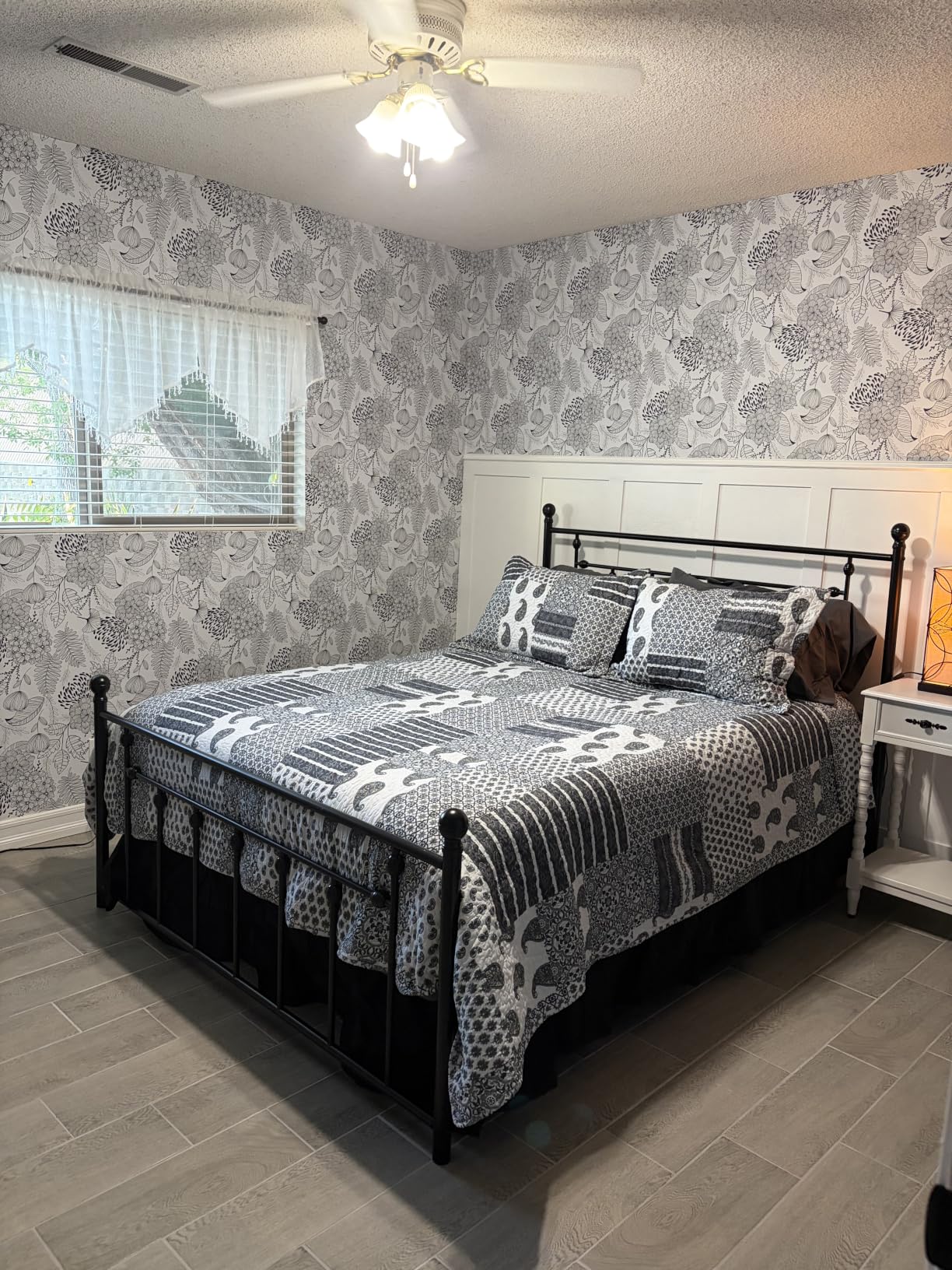 Allewie 14 Inch Queen Size Metal Platform Bed Frame with Victorian Vintage Headboard and Footboard, Mattress Foundation, Under Bed Storage, No Box Spring Needed, Black customer photo 1