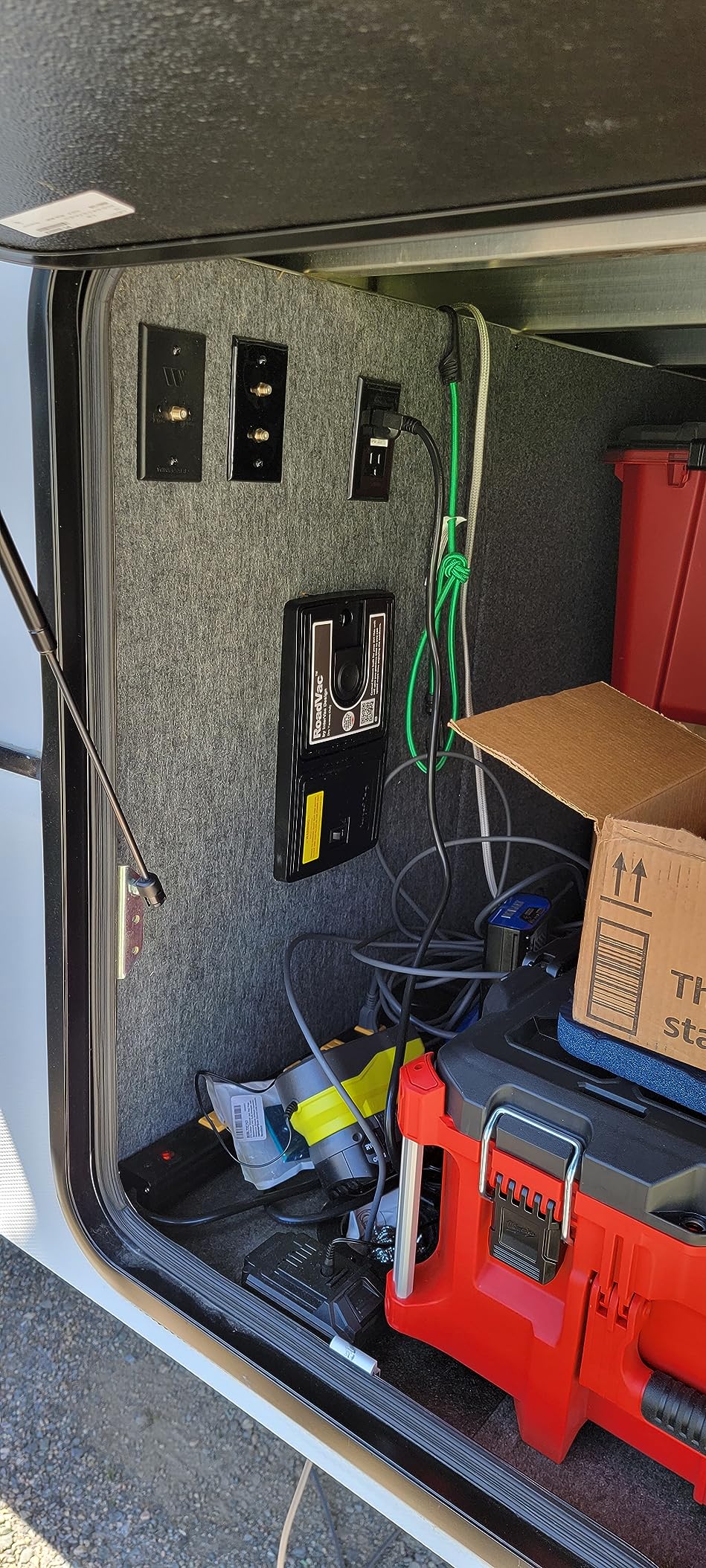 RoadVac InterVac Design CS-RM RV Central Vacuum System with Kit customer photo 1