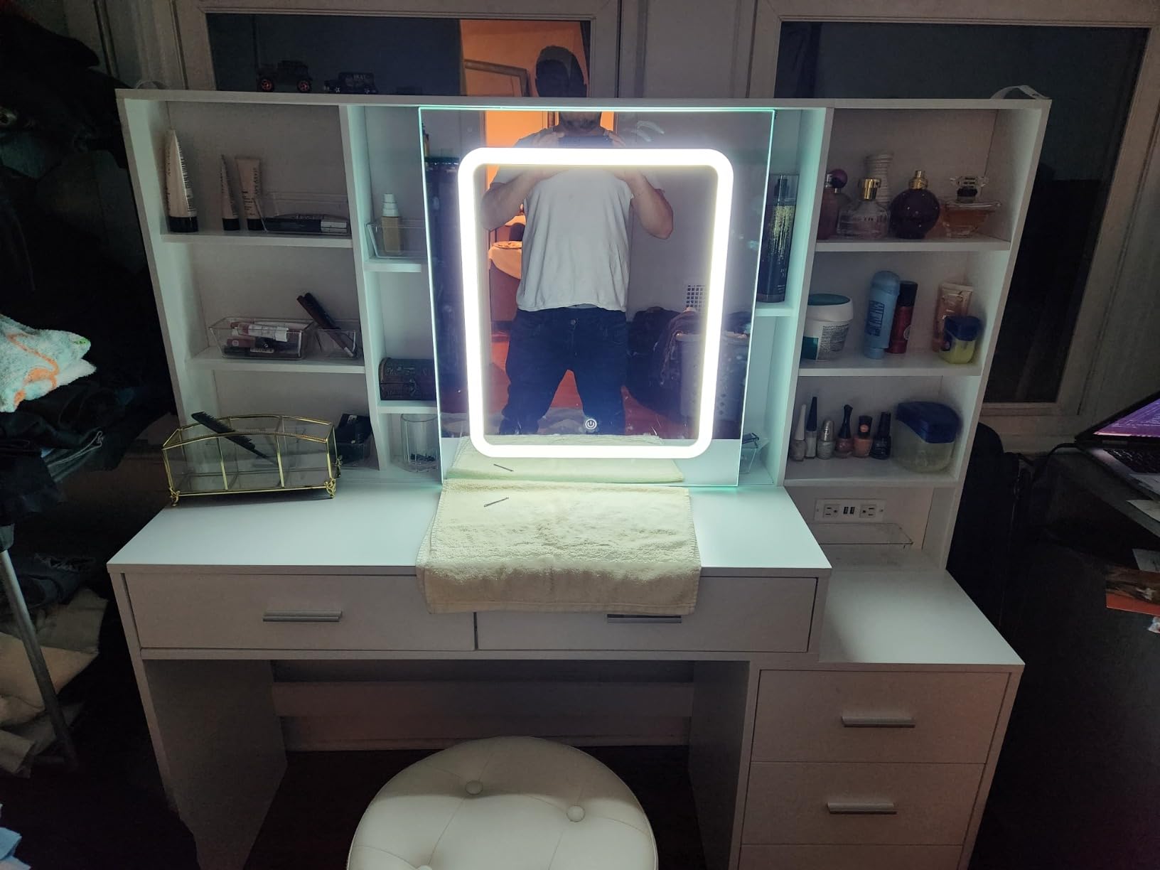 Fameill Vanity Desk with Mirror and Lights, Makeup Vanity with 5 Drawers, Makeup Desk with Charging Station and Ample Storage, Dressing Table with Chair for Bedroom Room (White) customer photo 1