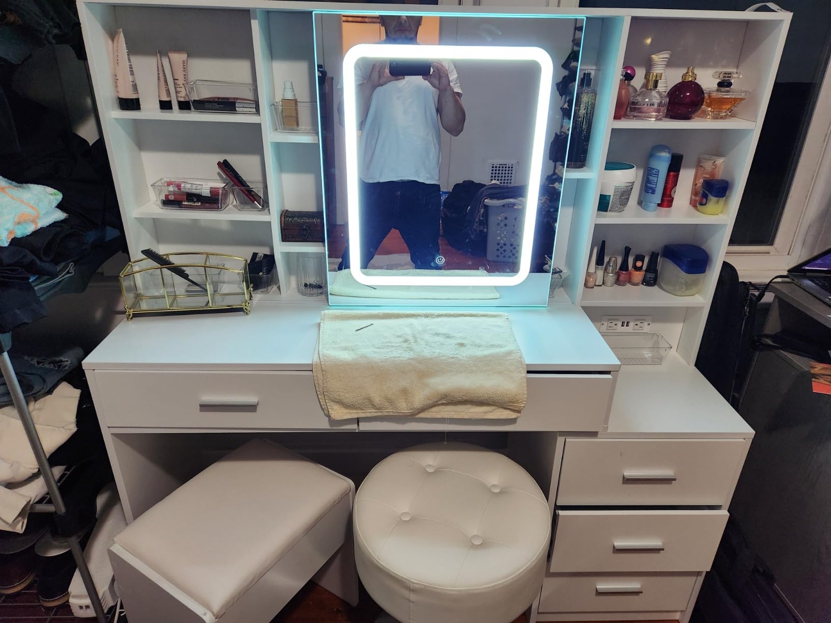 Fameill Vanity Desk with Mirror and Lights, Makeup Vanity with 5 Drawers, Makeup Desk with Charging Station and Ample Storage, Dressing Table with Chair for Bedroom Room (White) customer photo 2