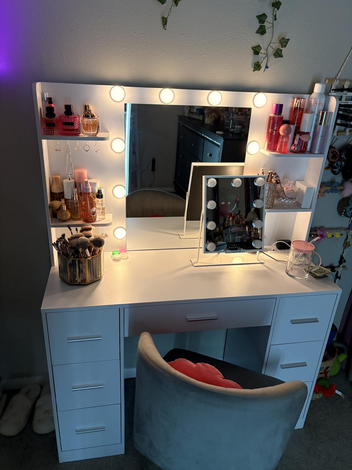 Quimoo Large Vanity Desk with LED Lighted Mirror & Power Outlet, Makeup Vanity Table with 7 Drawers, 4 Shelves and 5 Hooks, Vanity Desk Set for Bedroom, Bathroom, White customer photo 2
