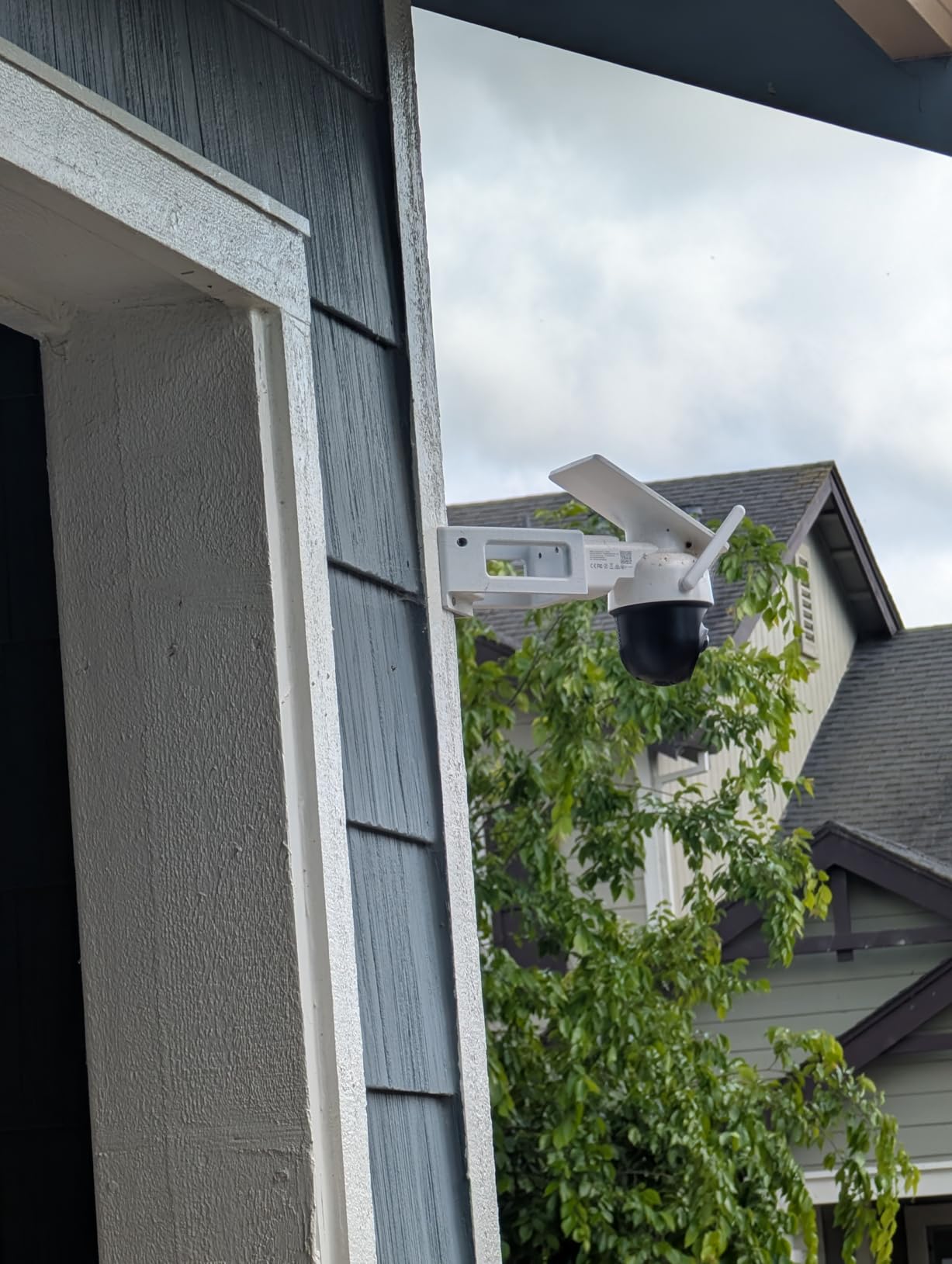 AOSU Solar Camera Security Outdoor - 100% Wire-Free Security Cameras Wireless Outdoor for Home Surveillance with Fixed Solar Panel, 360° Panoramic View, Human Auto Tracking, 2K Color Night Vision customer photo 1