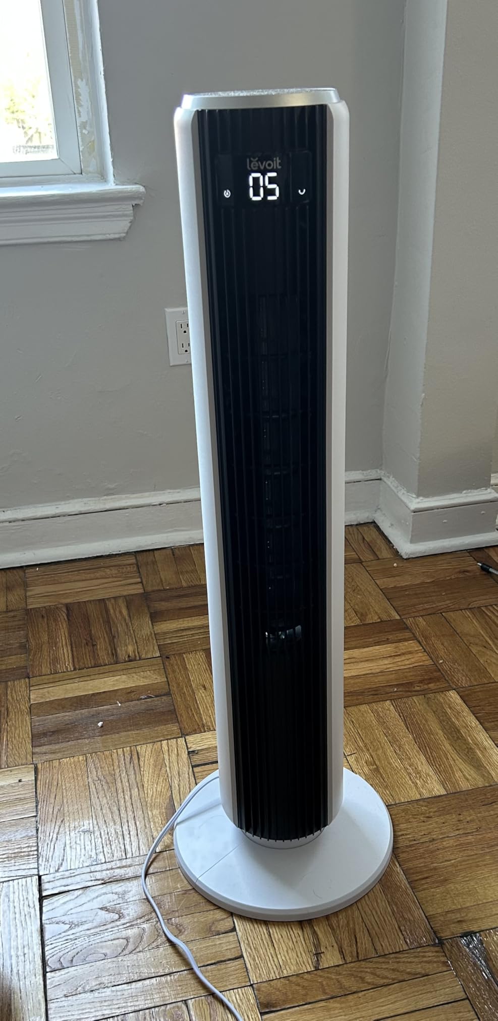 LEVOIT Classic 36 inch Tower Fan for Bedroom, 25ft/s Airflow Standing Fan that Blows Cold Air for Home, 90° Oscillation, Quiet 28dB, Remote, 12H Timer, 5 Speeds, 4 Modes with Smart Sensor, Black customer photo 1