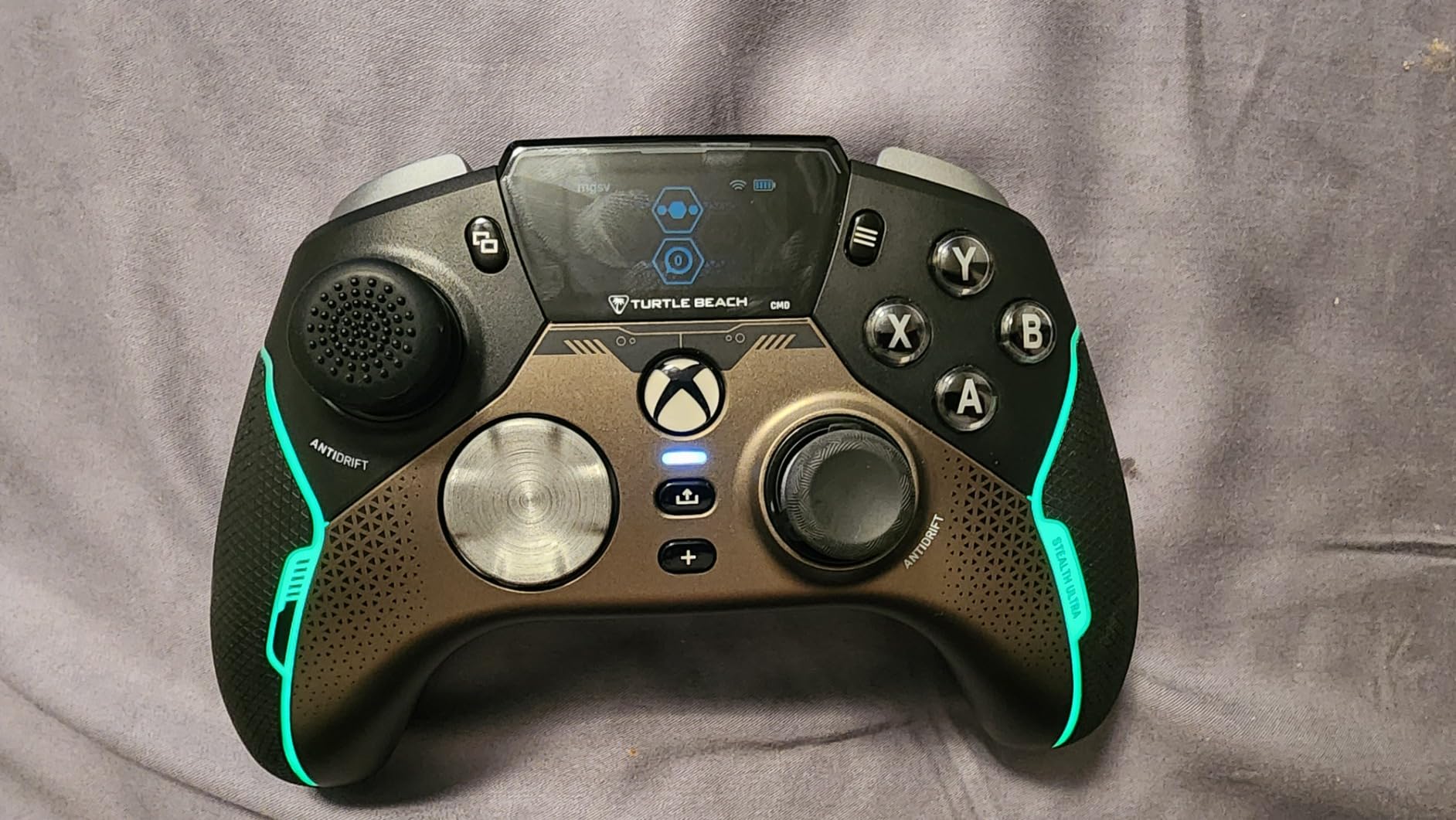 Turtle Beach Stealth Ultra High-Performance Wireless Gaming Controller Licensed for Xbox Series X|S, Xbox One, Windows PC, Android - LED Dashboard, Rapid Charge Dock, RGB Lighting, Bluetooth, Black customer photo 1