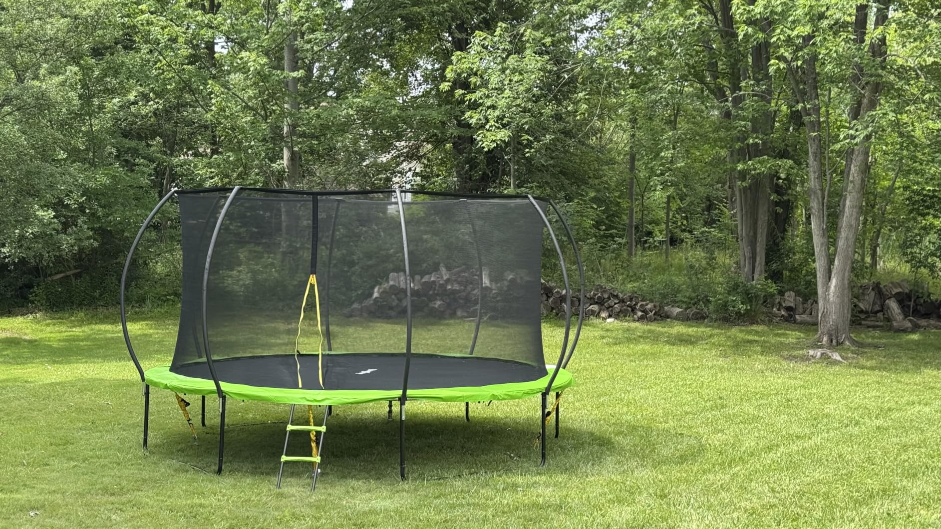 JoyBerri Trampoline Outdoor - ASTM Certified Safe Recreational Trampoline with Enclosure Net, Ladder, Sprinkler & LED Lights customer photo 1