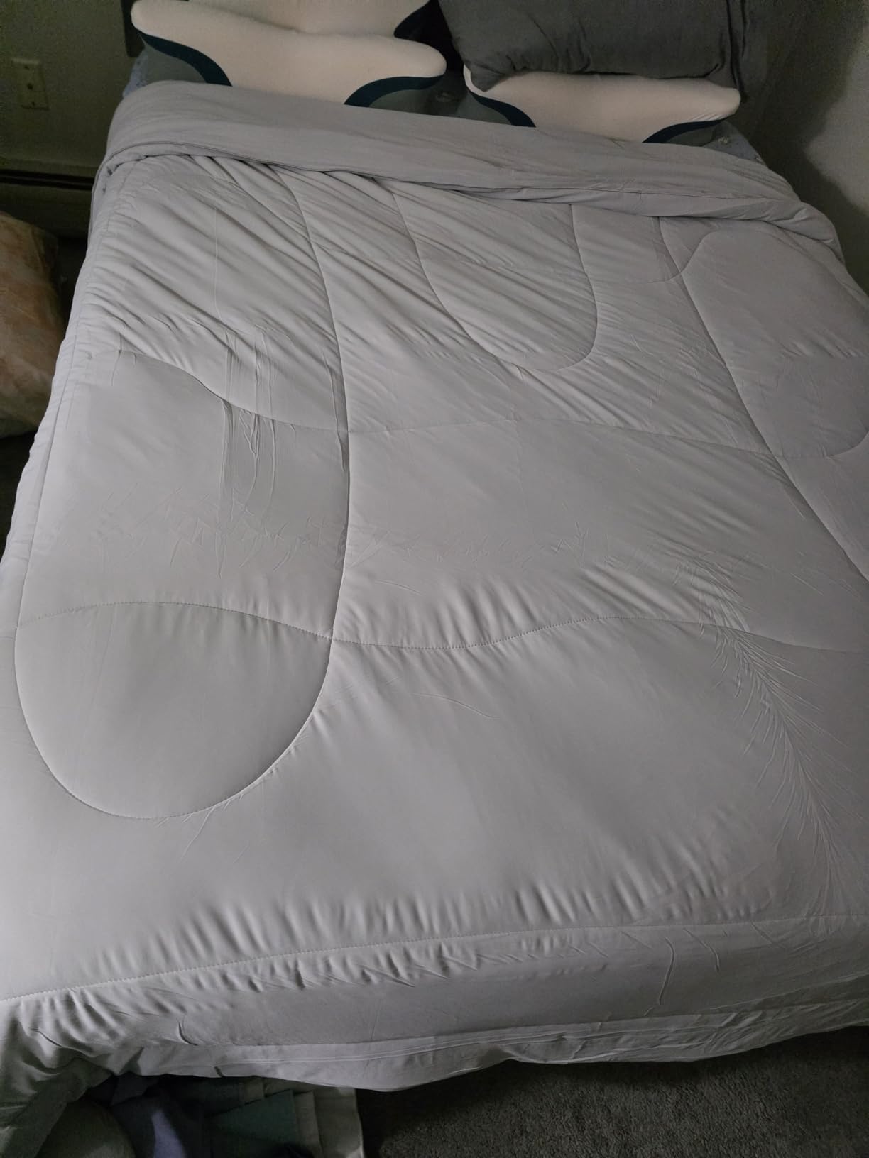 Bedsure Cooling Comforter King Size - Cooling Blankets for Hot Sleepers, Lightweight Comforter for Summer with Dual-Sided Cool Tech, Soft Breathable Cold Blanket for Sleeping, Grey, 102x90 Inches customer photo 1