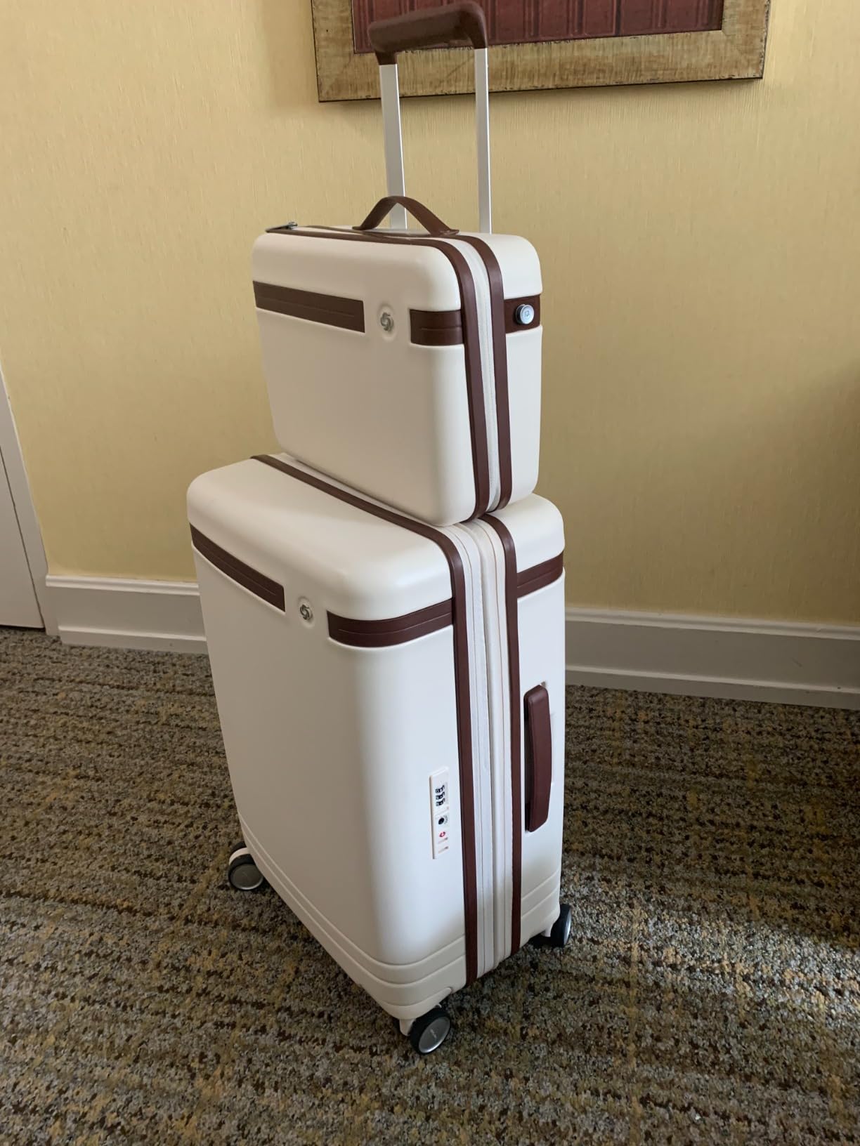Samsonite Virtuosa Hardside 21 Inch Carry On Luggage - Airline Approved with 360 Spinner Wheels, RightHeight Adjustable Handle - Zippered WetPak - TSA Lock - Expandable Light Polycarbonate Shell - Pine Green customer photo 1