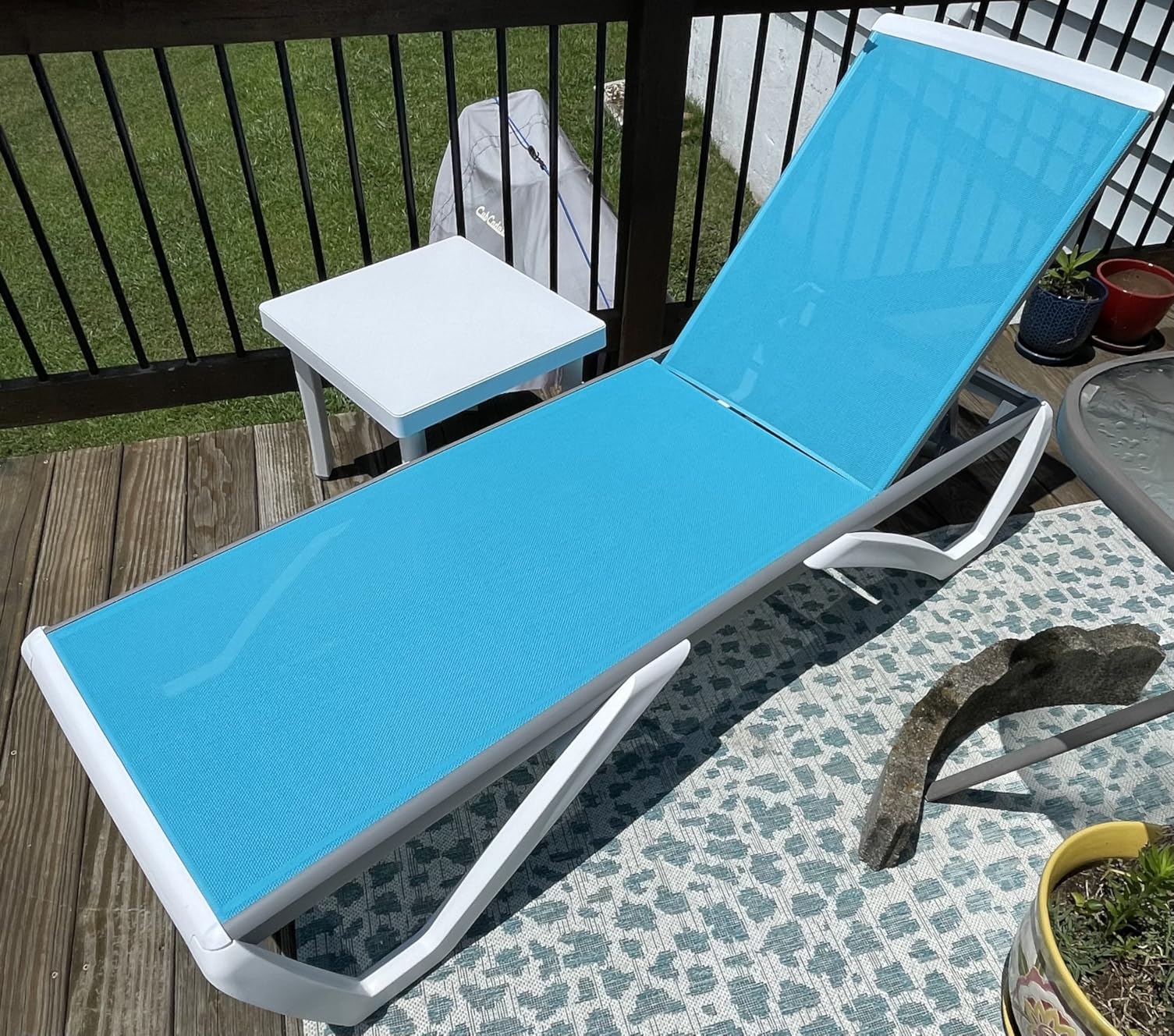 Kozyard 3-Piece Outdoor Chaise Lounge Chair Set, Fully Flat Adjustable Patio Lounger with Aluminum Frame & Resin Legs, Textilene Fabric for Poolside, Backyard & Beach (Gray, 2 Chairs + Table) customer photo 2