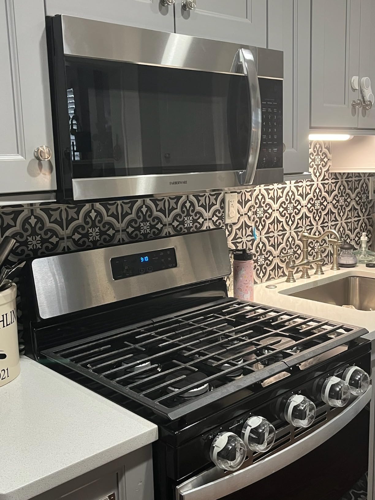 Farberware 1.7 Cu. Ft. Over-the-Range Microwave Oven - 1000 Watts Power, Auto Cook Settings, Defrost, Easy Clean and Child Safety Lock - Stainless Steel customer photo 2