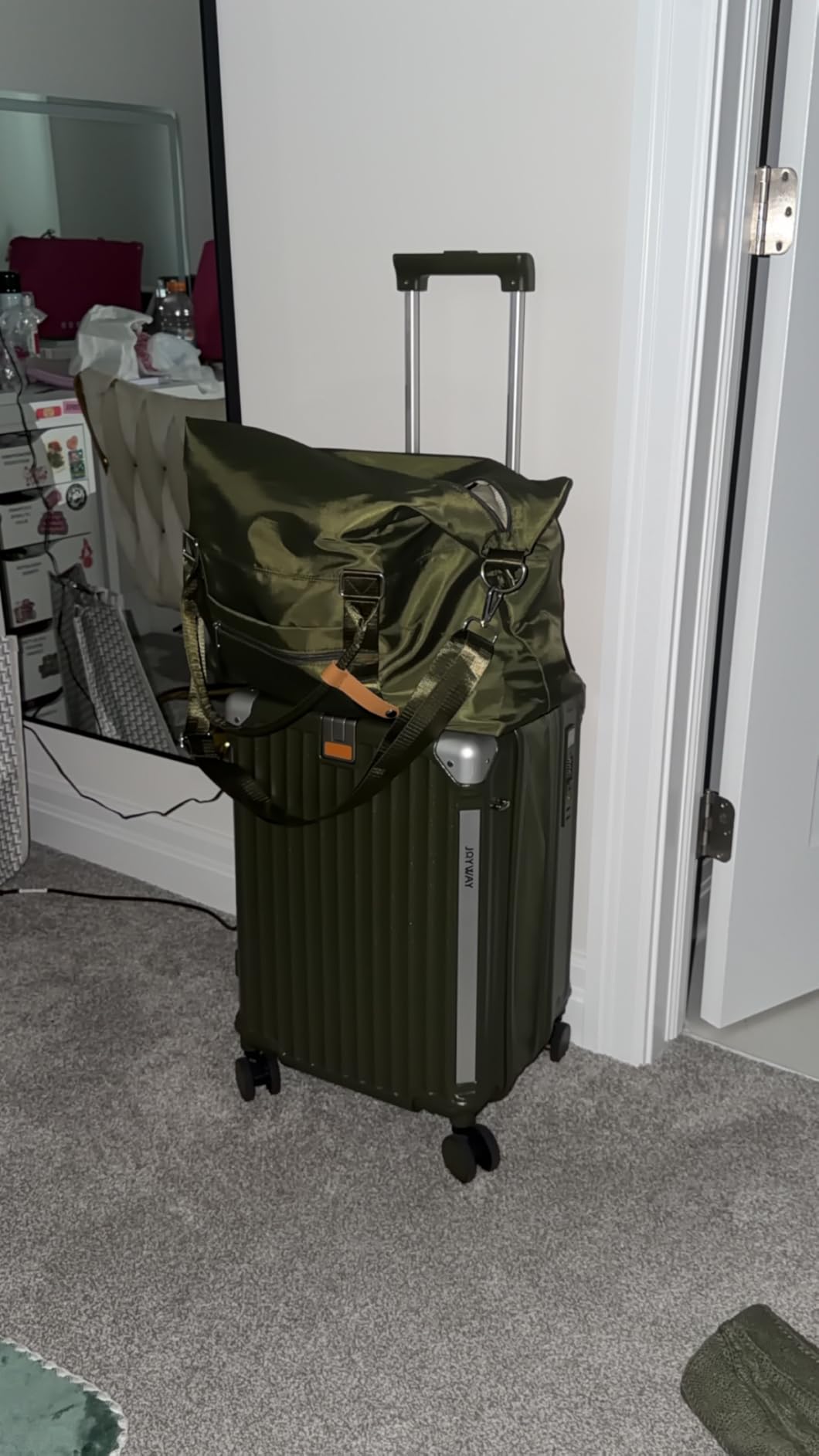 Joyway Carry On Luggage, Expandable Suitcase with Smart Cup Holder and USB Port, 20 IN Hardside with TSA Lock Spinner Wheels customer photo 2