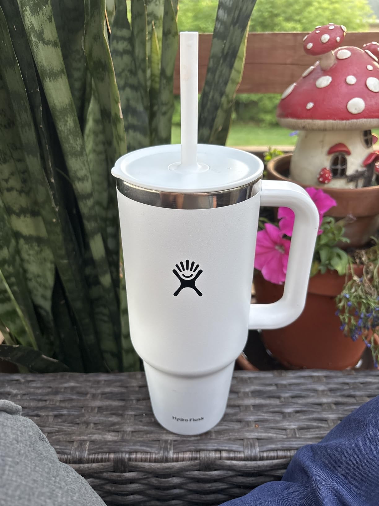Hydro Flask Travel Tumbler with Handle, Lid and Straw - Insulated Stainless Steel in 32 Oz Moonshadow customer photo 1