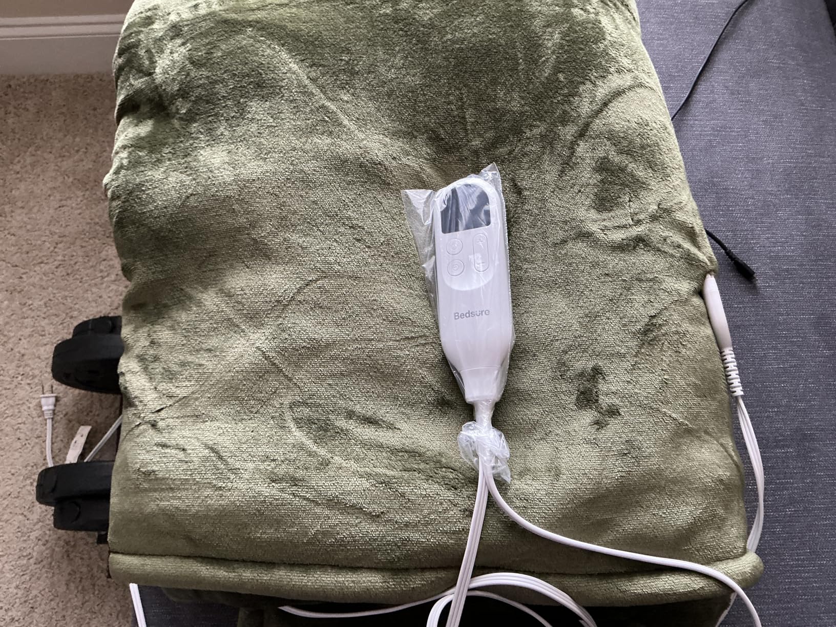 Bedsure Electric Blanket Full Size - Soft Flannel Heated Blanket Full, Fast Heating with 6 Time Settings (Up to 10H) & 6 Heat Settings, Warm Gift for Grandma (72x84 inches, Olive Green) customer photo 1