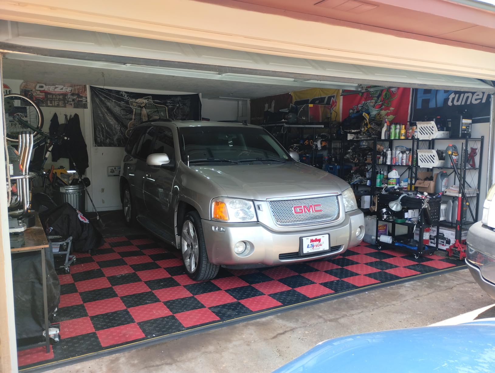 VEVOR Garage Floor Tiles 12 x 12 x 0.53 inch, Interlocking Design Ease of Installation Double-Sided Texture Non-Slip Sturdiness, for Garages, Basements, Repair Shops, Graphite Gray, 50 Pack customer photo 2