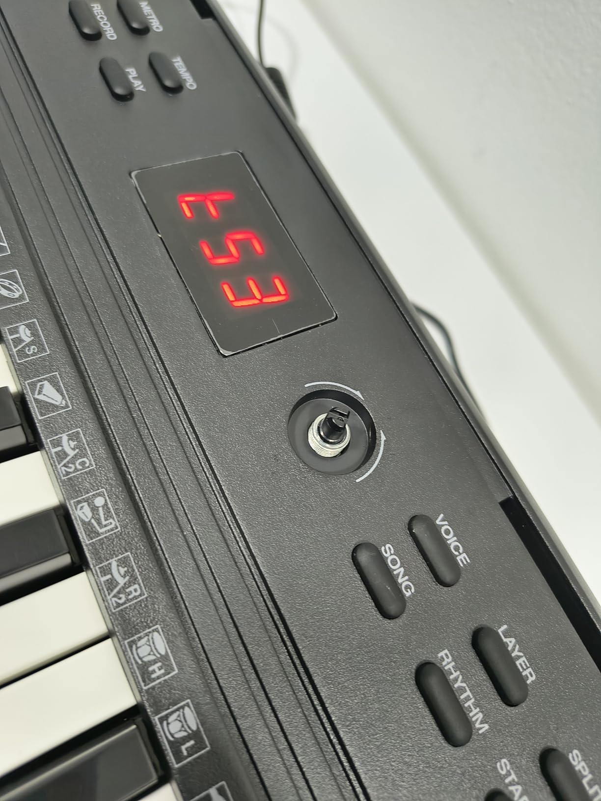 Alesis Melody 61 MK4 Keyboard Piano for Beginners with 61 Keys Speakers, Tablet/Sheet Music Stand, 300 Sounds and Music Lessons customer photo 2