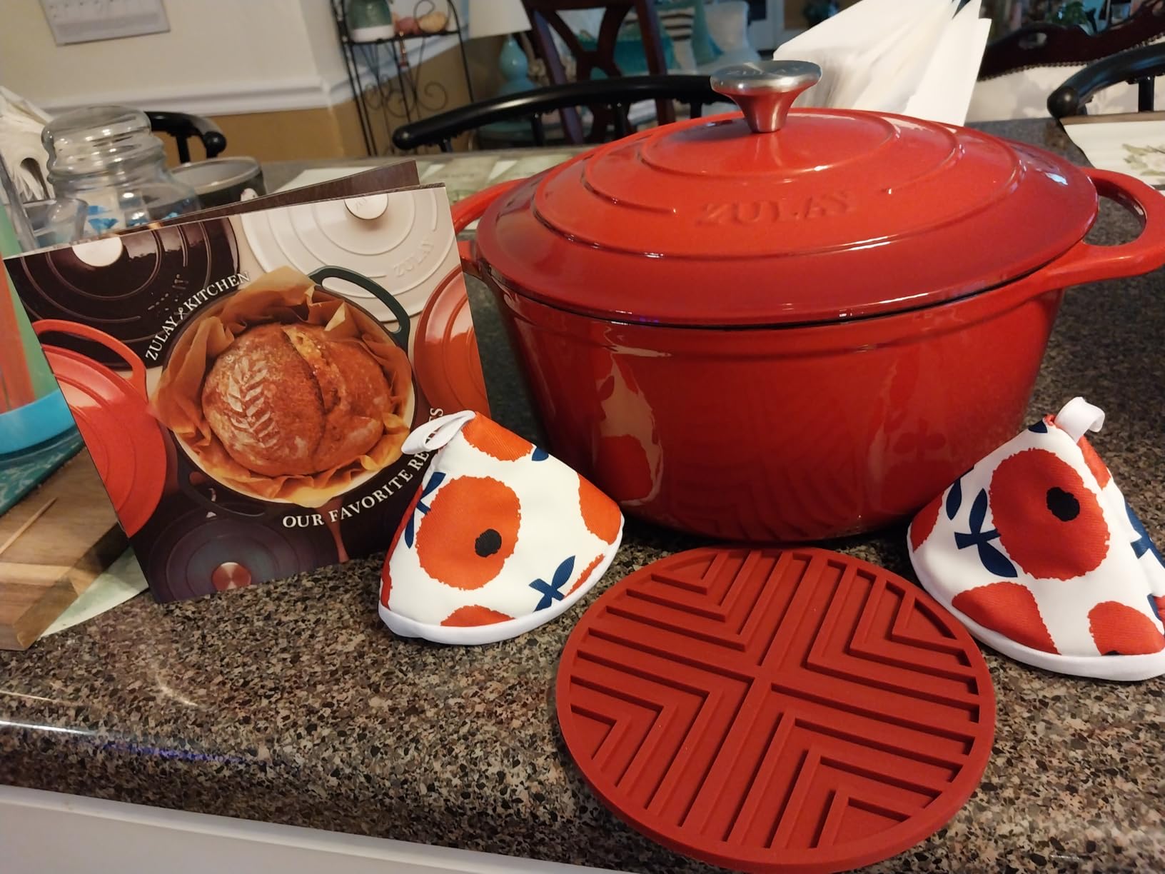 Zulay Kitchen 6.4QT Enameled Cast Iron Dutch Oven Pot with Lid, Heavy-Duty Soup Pot for Stews, Braising, Roasting & Sourdough Bread Baking, Oven Safe up to 500°F - Ablaze Red customer photo 1