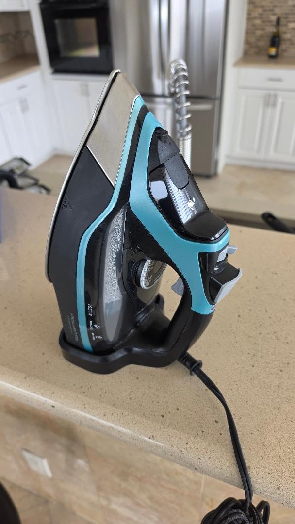 Rowenta Iron Steamer for Clothes Master Steam Station, Professional Steam Iron with Stainless Steel Soleplate, 57 Oz, 400 Microsteam Holes, Built-In Pump, 1750 Watts, Black/Green, VR8338 customer photo 1