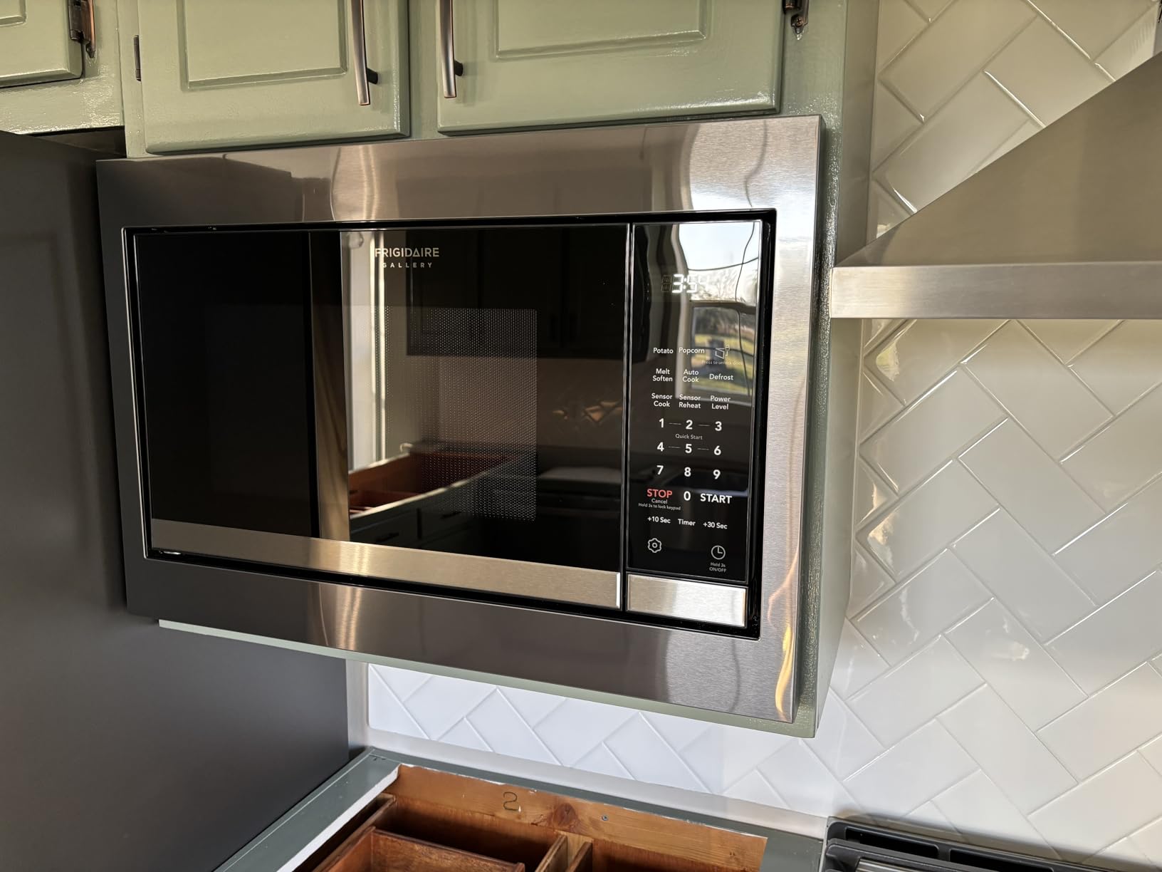 FRIGIDAIRE Stainless Steel Microwave Oven, Multi Function, Programmable, 1.1 Cu Ft 1000-Watt customer photo 2